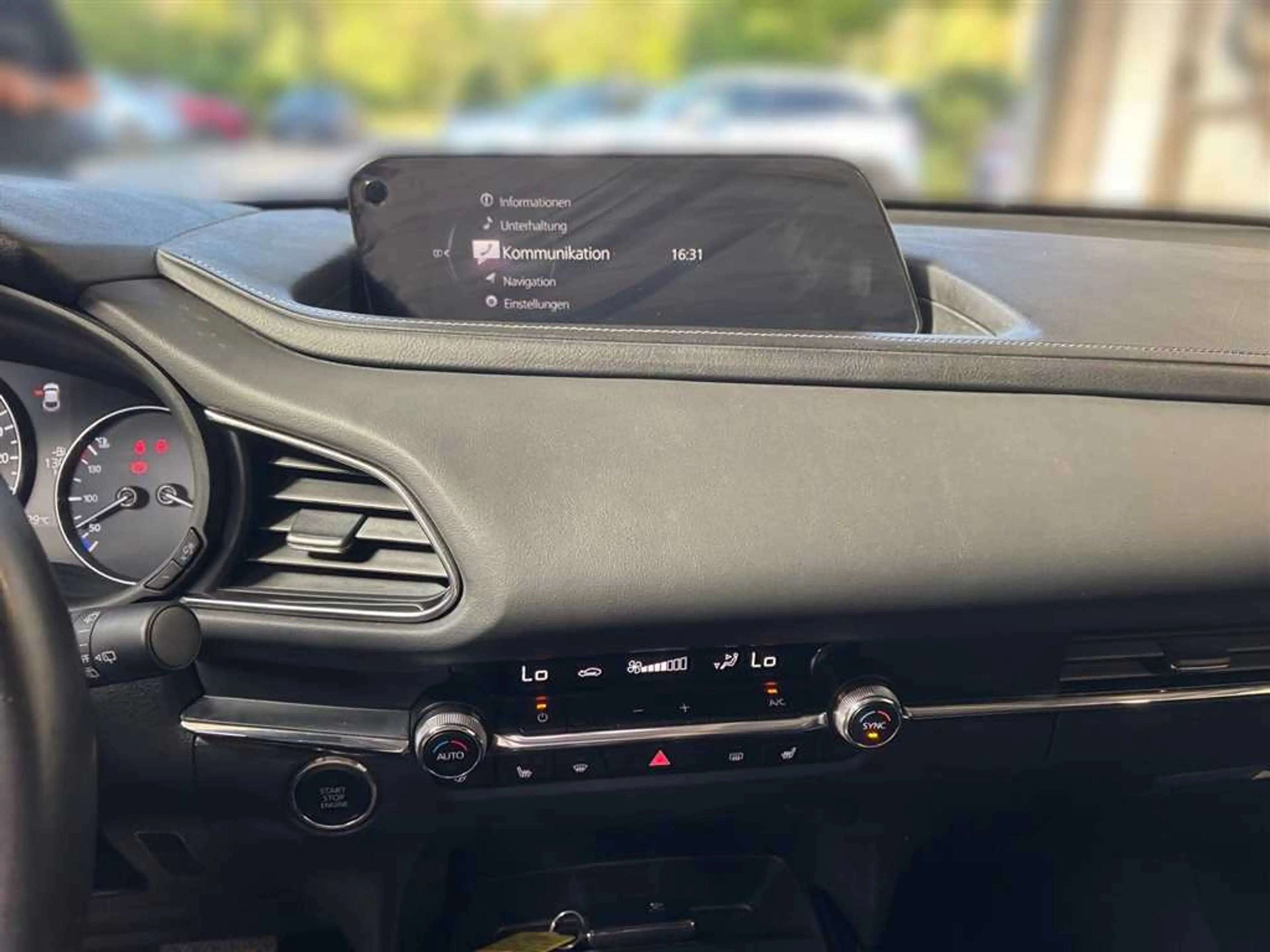 Mazda CX-30 2.0 M Hybrid Selection 360 Kamera Head UP Matrix L — photo 14