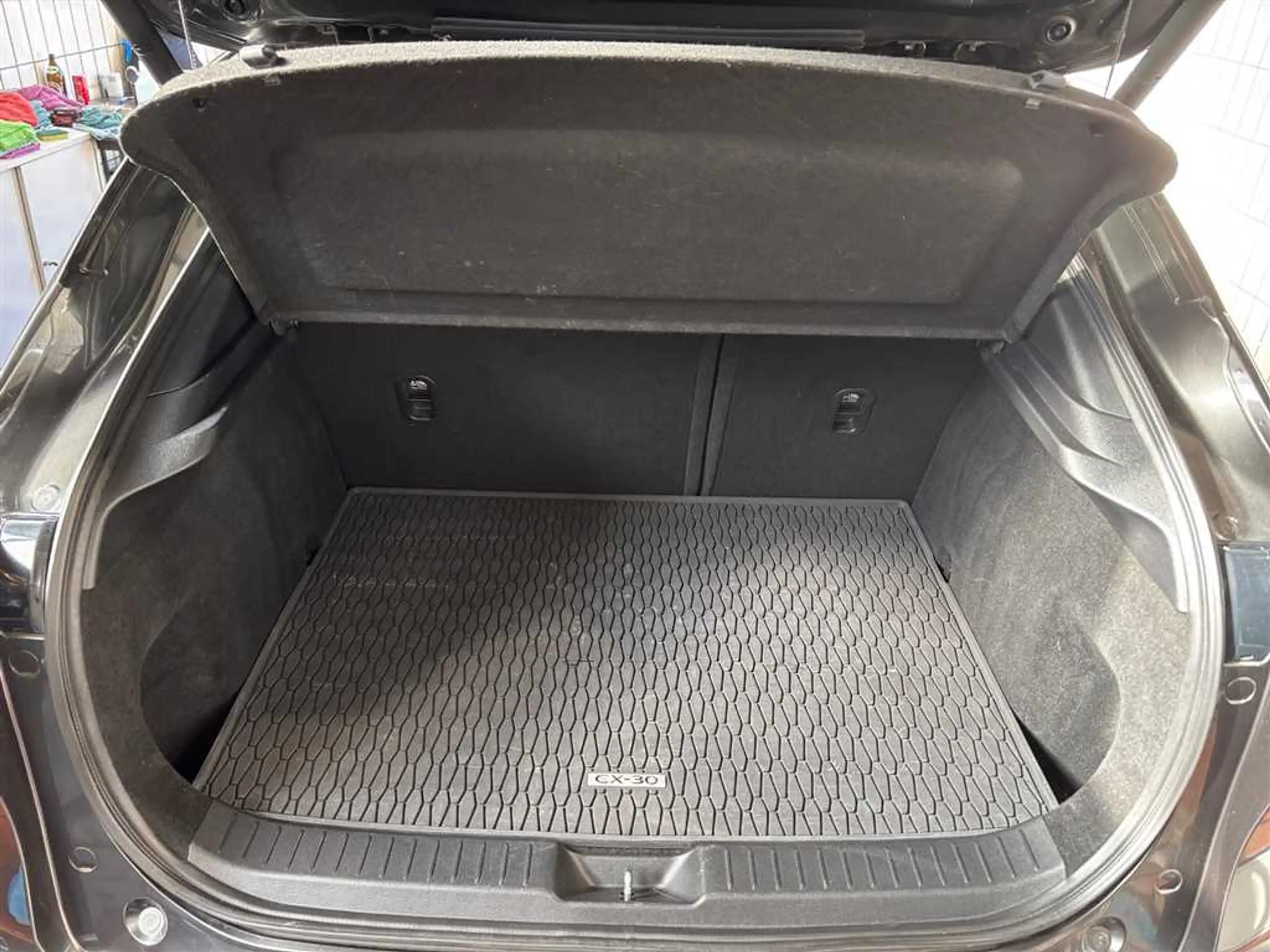 Mazda CX-30 2.0 M Hybrid Selection 360 Kamera Head UP Matrix L — photo 9
