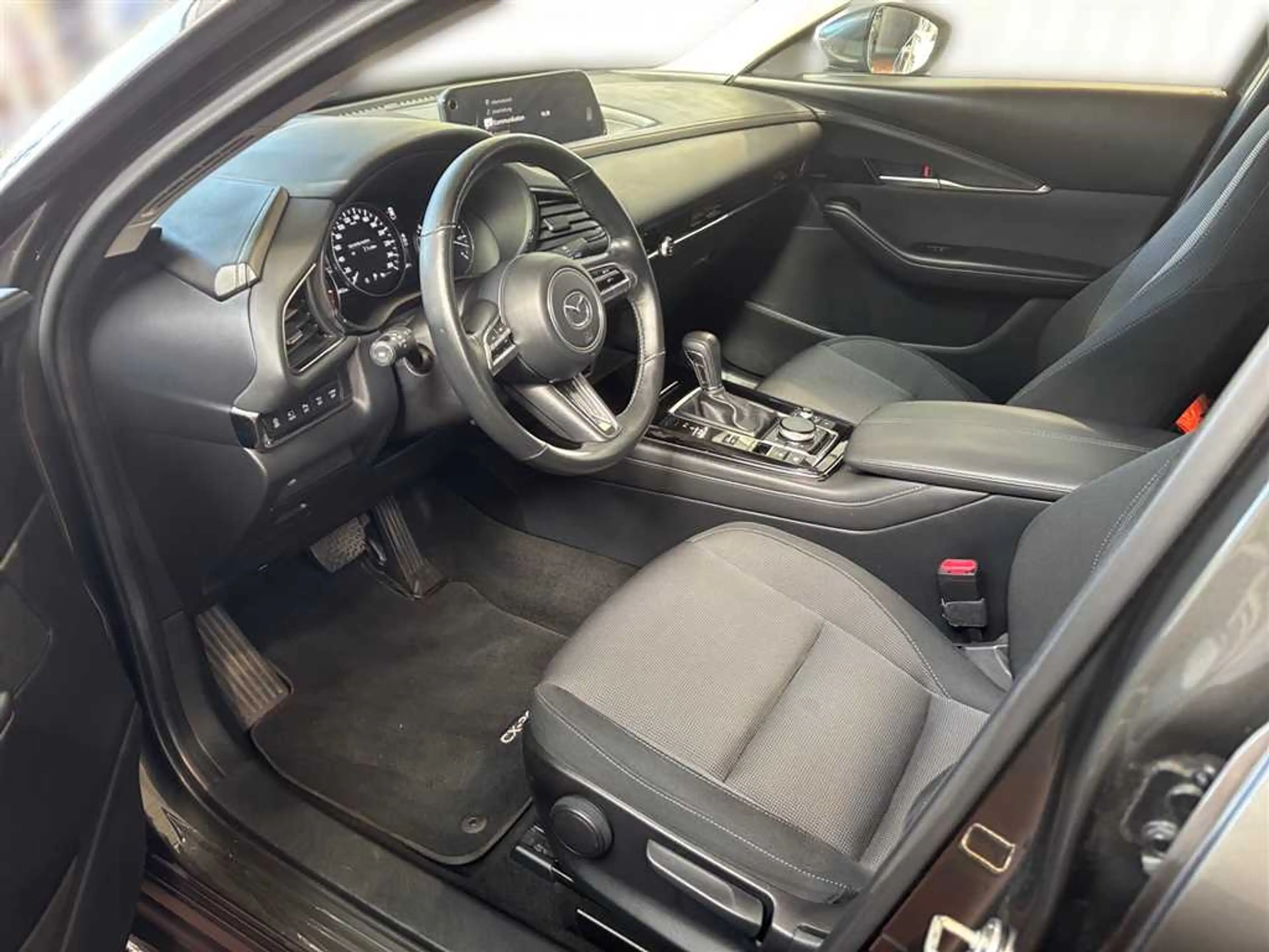Mazda CX-30 2.0 M Hybrid Selection 360 Kamera Head UP Matrix L — photo 10