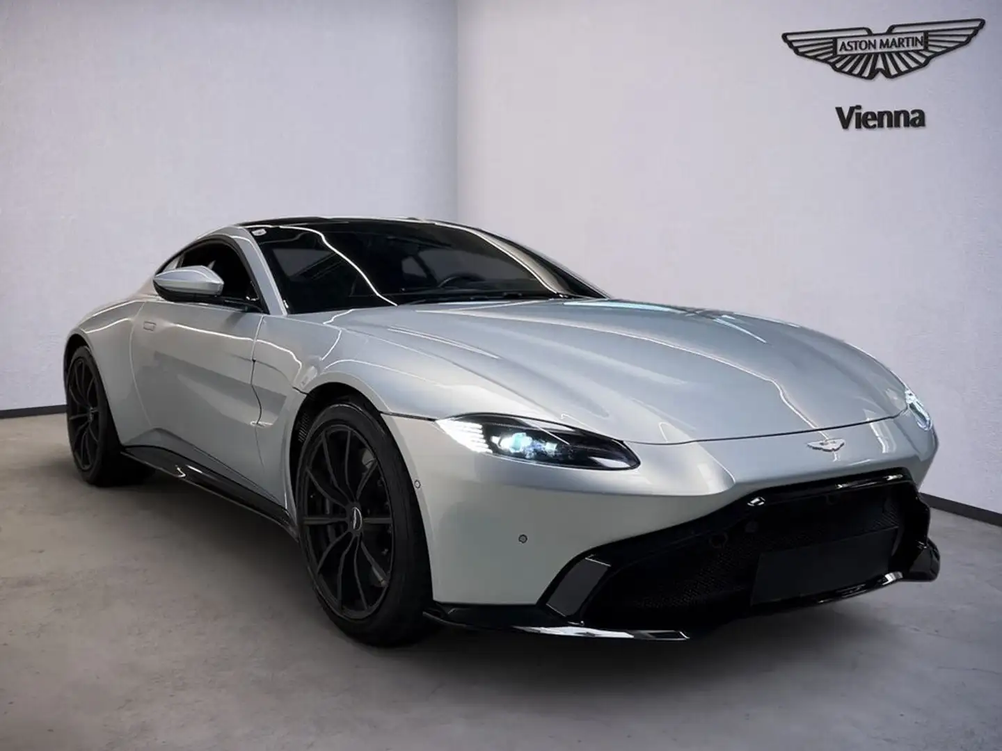 Aston Martin Vantage Coupé |  Lightning Silver | PRE-OPF Silber - 2