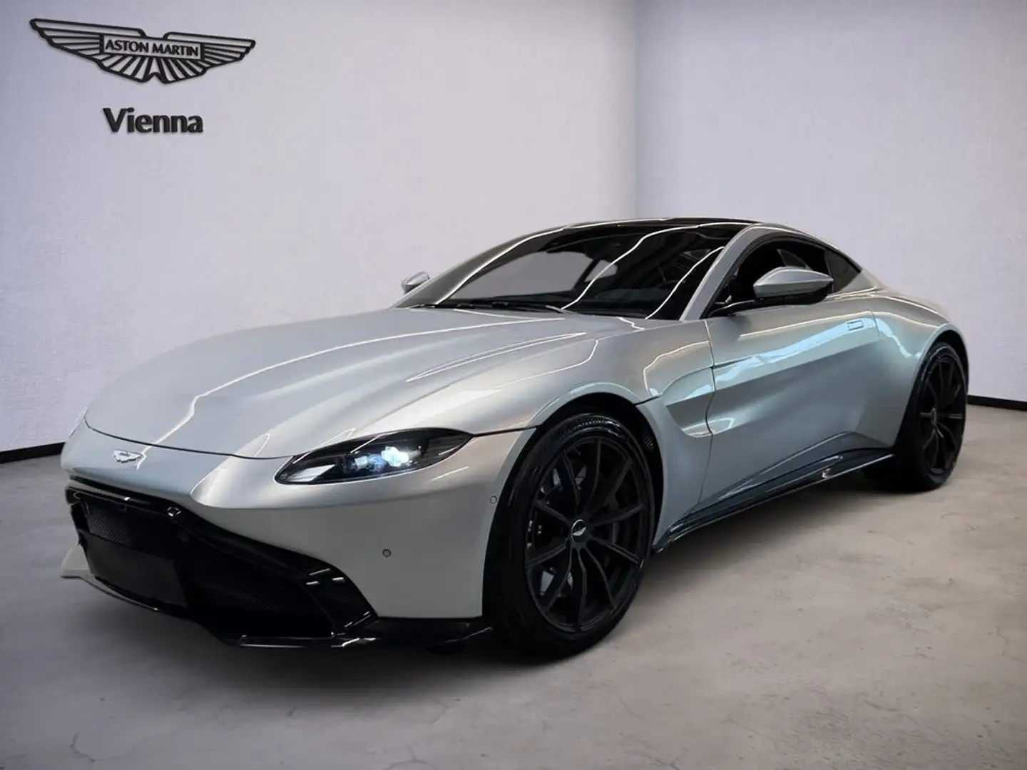 Aston Martin Vantage Coupé |  Lightning Silver | PRE-OPF Silber - 1