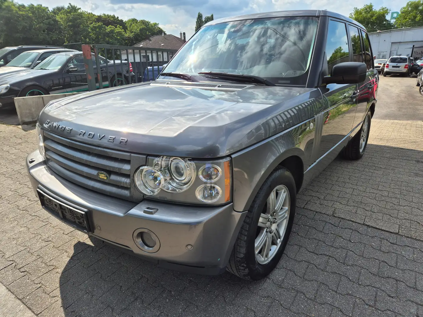 Land Rover Range Rover V8 TD SE Grau - 1