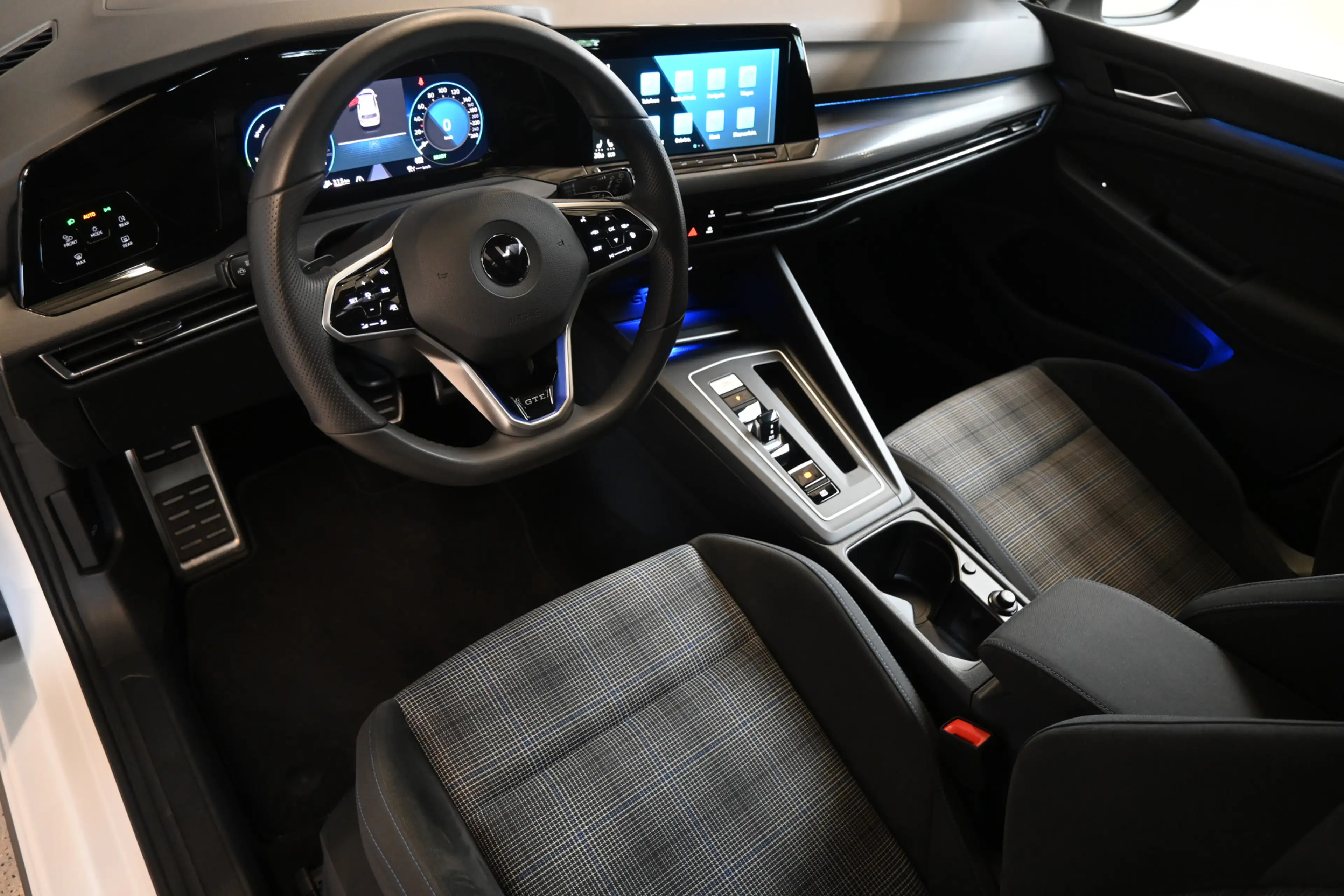 Volkswagen Golf GTE 1.4 eHybrid 245pk | Pano | Head-up | Trekhaak | 10 — photo 27