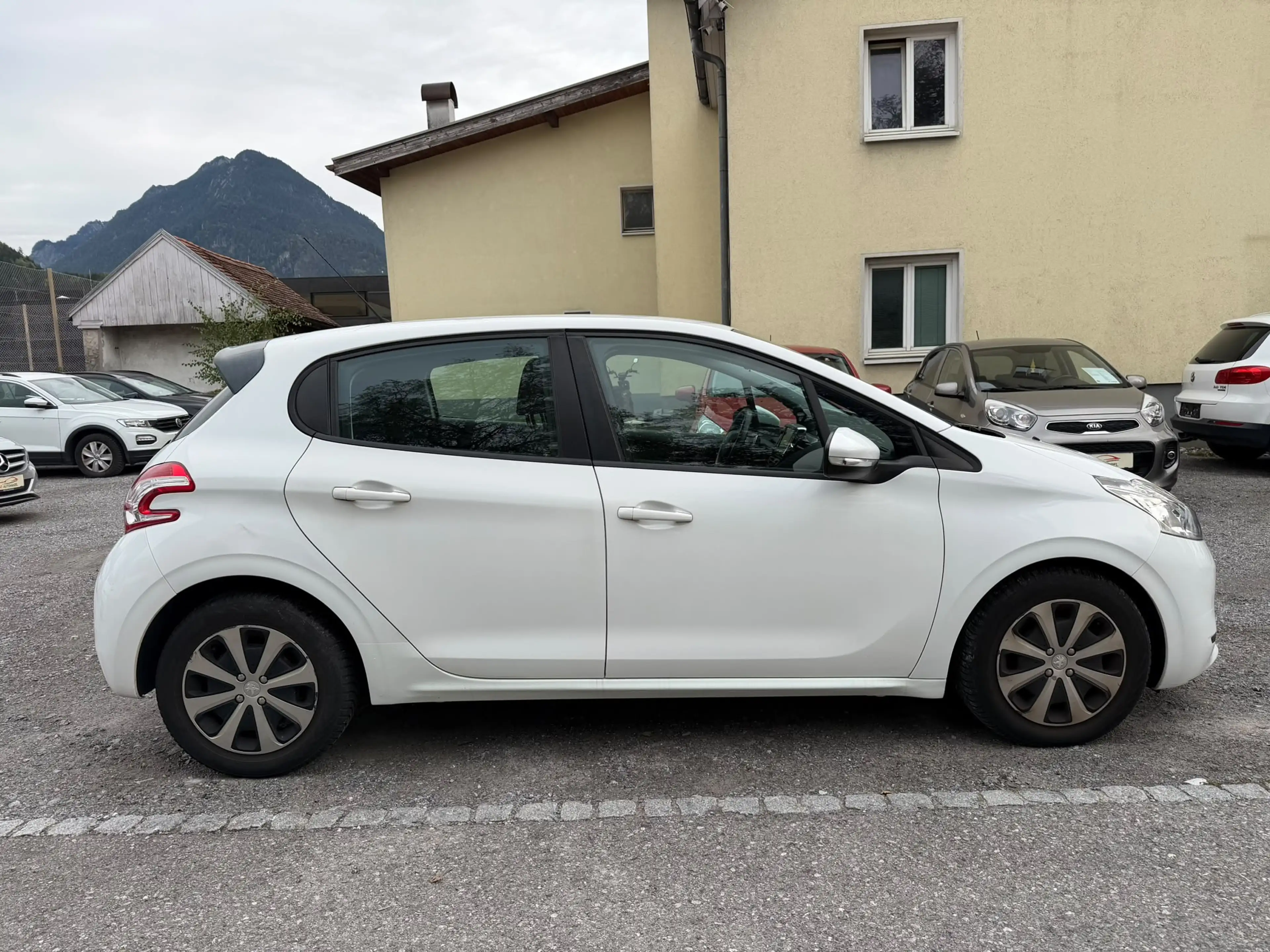 Peugeot 208 208 Active 1.4 e-HDi 68 FAP ASG 5 /Erstbesitz/Neu Vorgeführt/ — photo 4
