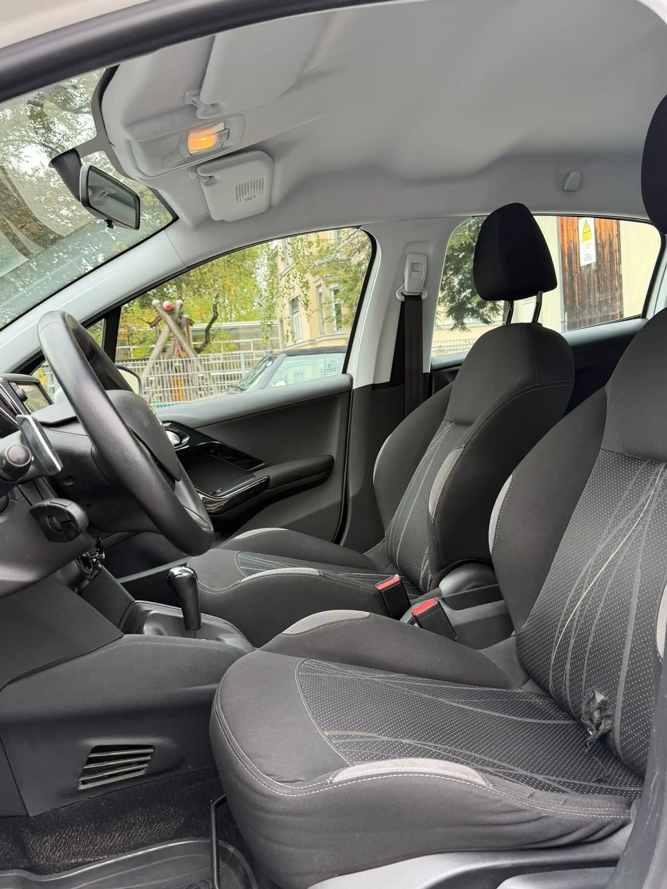 Peugeot 208 208 Active 1.4 e-HDi 68 FAP ASG 5 /Erstbesitz/Neu Vorgeführt/ — photo 11