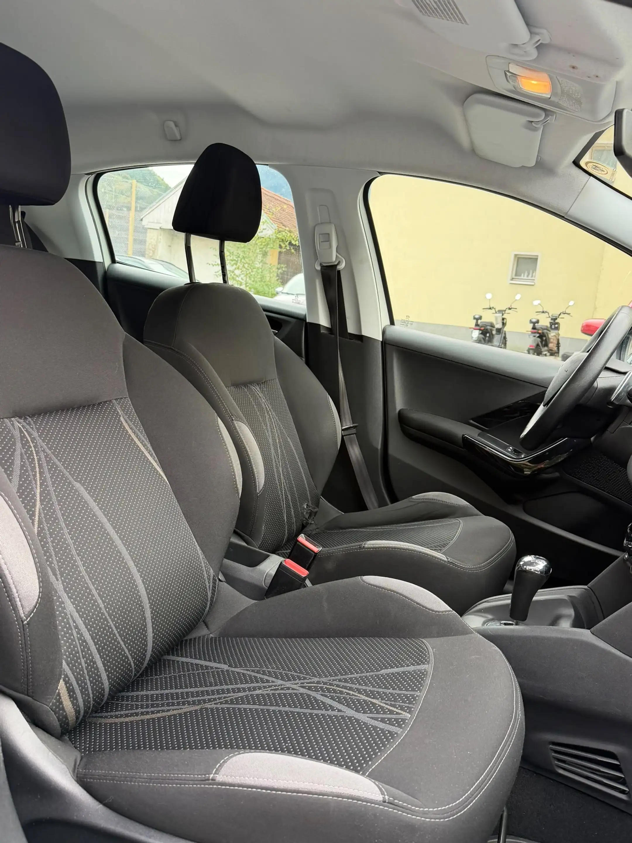 Peugeot 208 208 Active 1.4 e-HDi 68 FAP ASG 5 /Erstbesitz/Neu Vorgeführt/ — photo 13