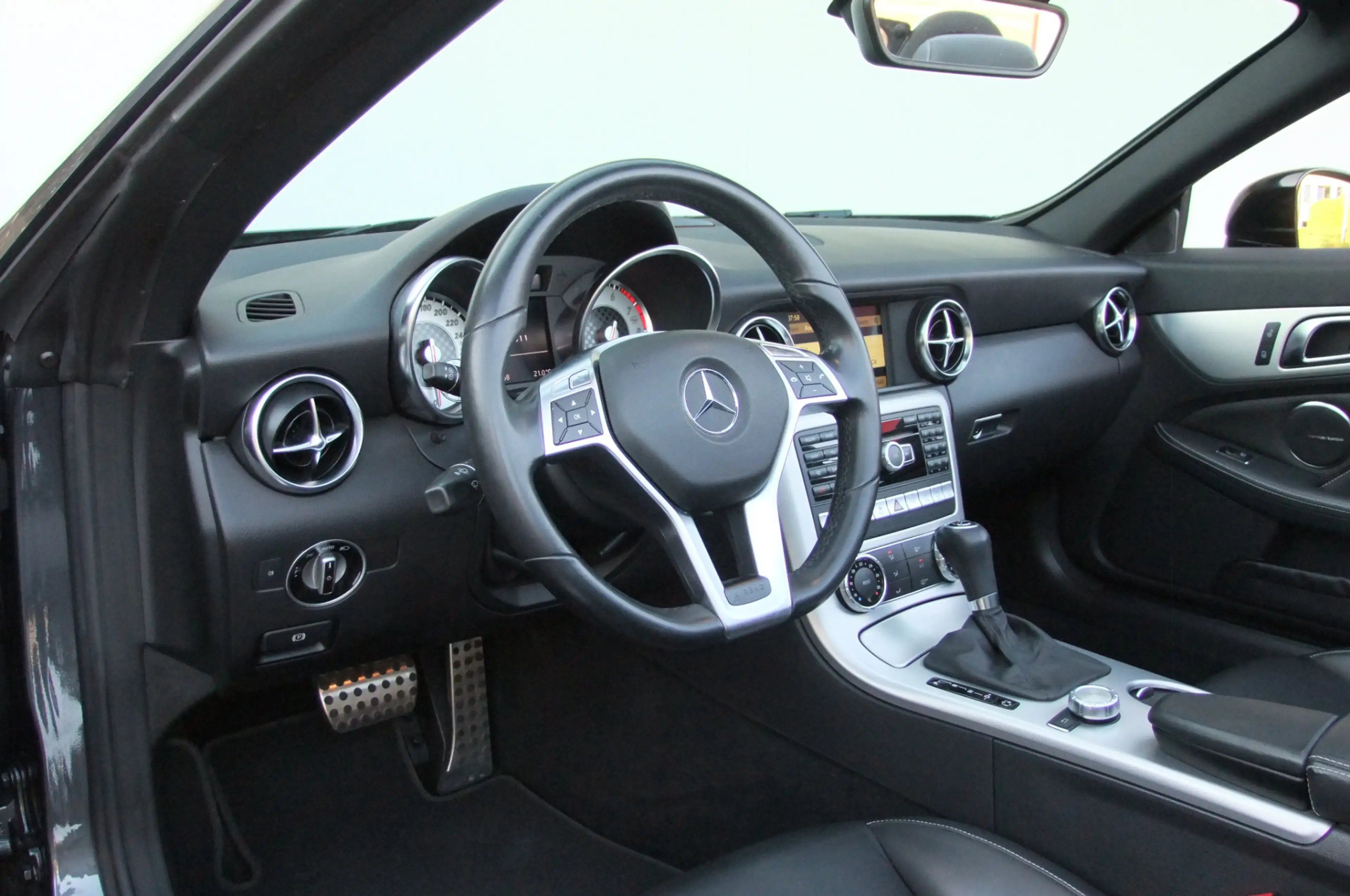 Mercedes-Benz SLK 250 Edition 1/ AMG pakket/ Stoelverwarming + Airscarf/ — photo 35