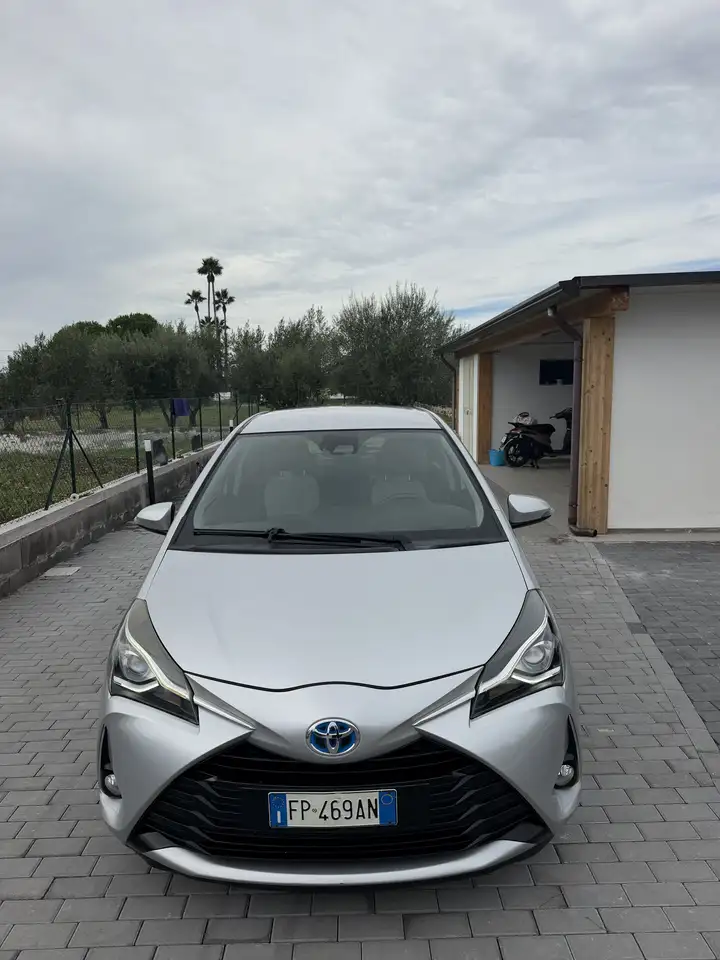 Toyota Yaris Toyota Yaris 1.5 — photo 1 of 6