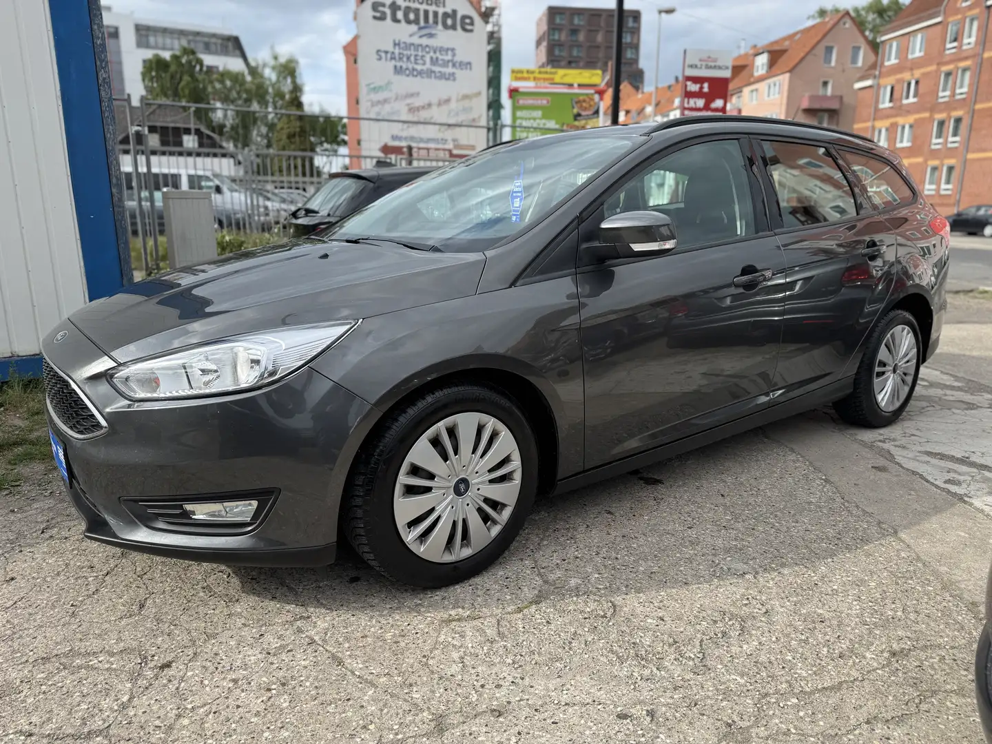 Ford Focus Turnier 1.0 92kW Business Edition/ LED/ NAVIGATION Grau - 2