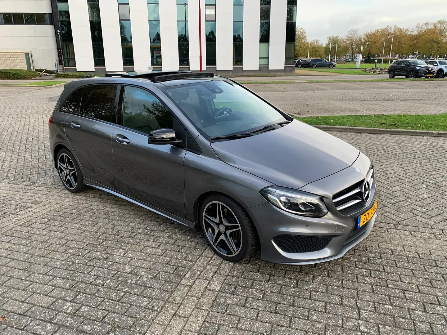 Mercedes-Benz B 220 B 220 4M Prestige Grijs - 2