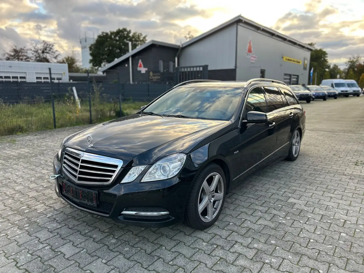 Mercedes-Benz E 250 T CGI BlueEfficiency Autom *MOTORSCHADEN* Schwarz - 1