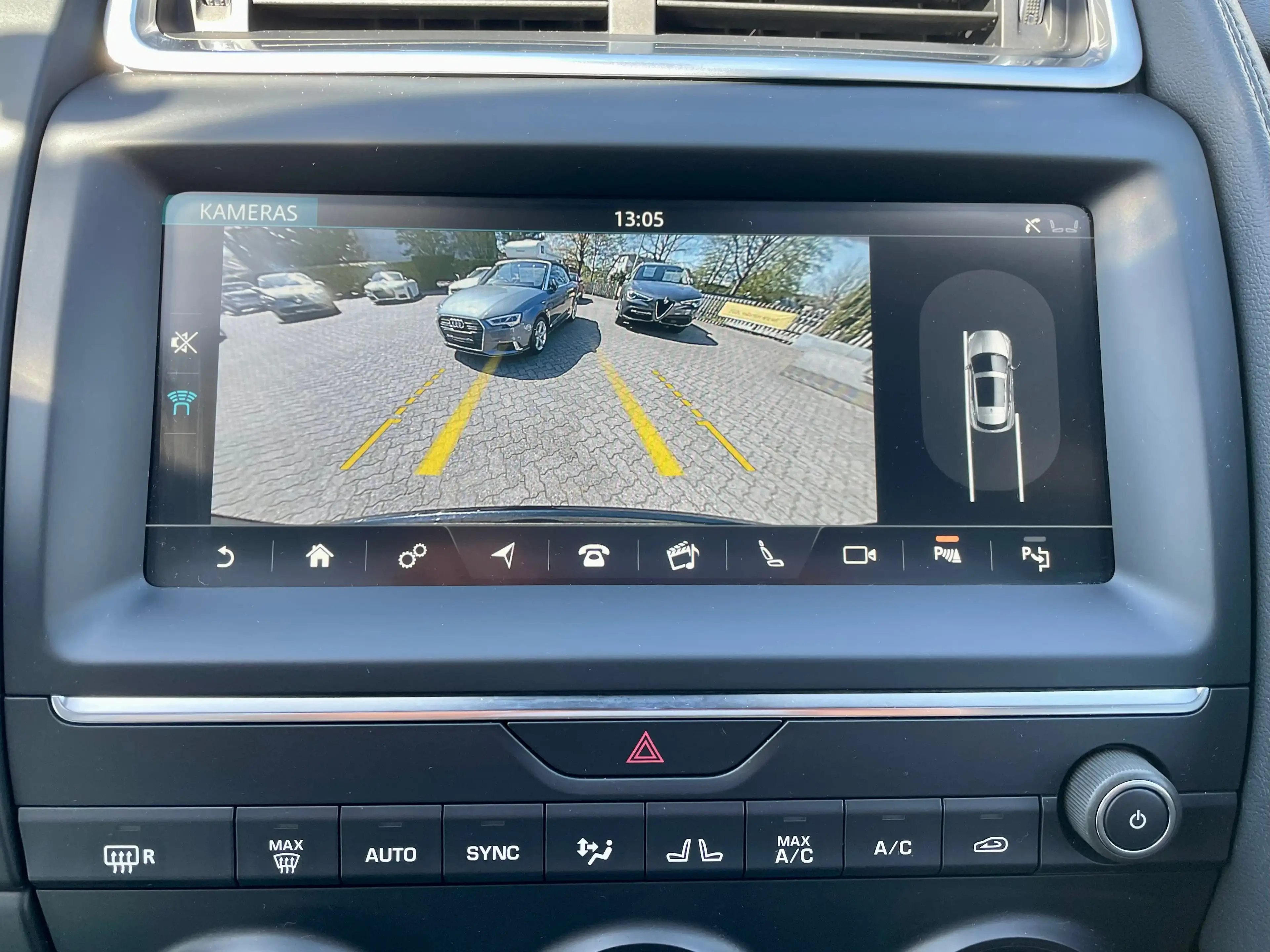 Jaguar E-Pace E-Pace P250 AWD "BLACK PACK"+Panorama+KAMERA+2.Hd — photo 14