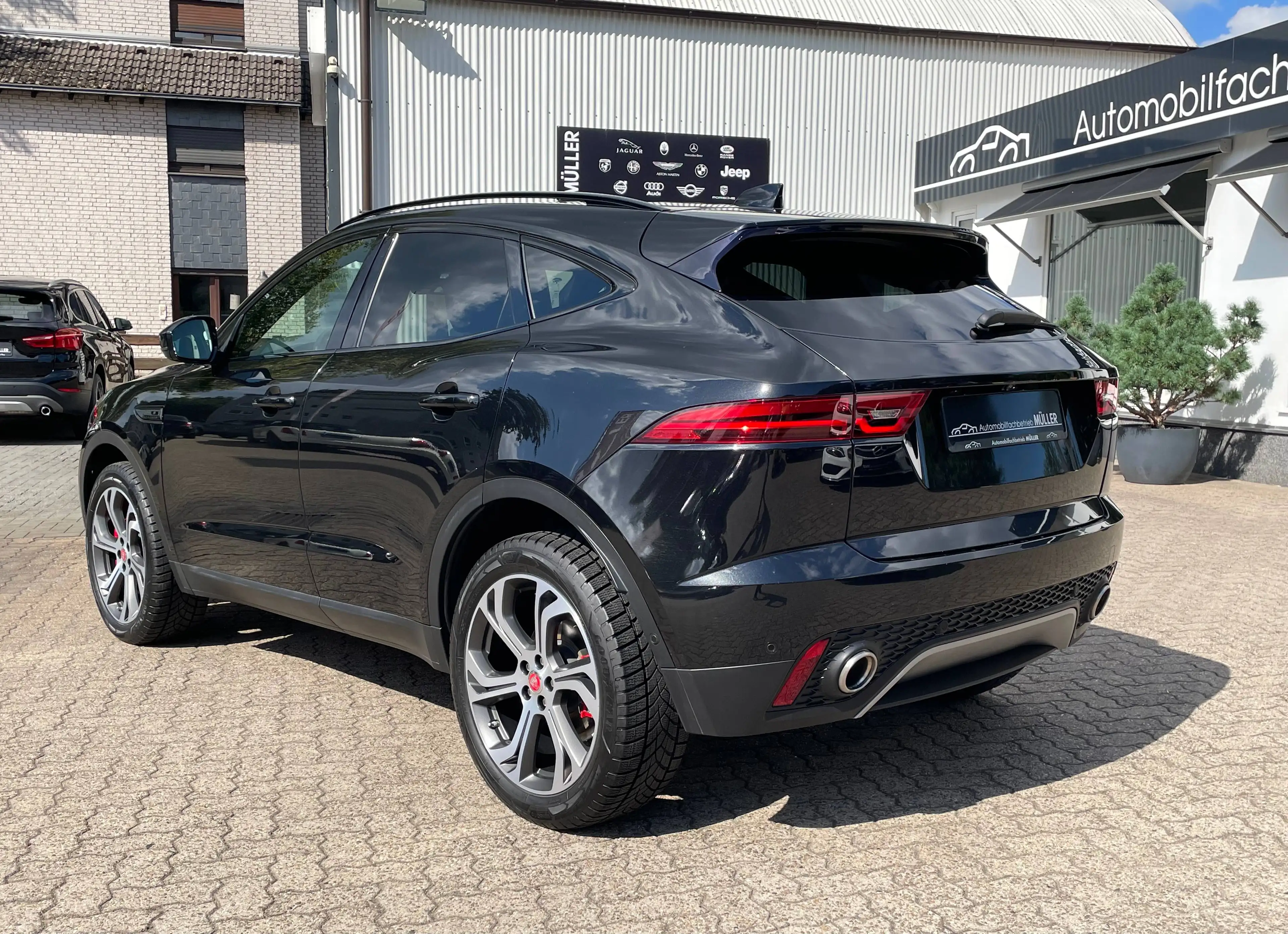 Jaguar E-Pace E-Pace P250 AWD "BLACK PACK"+Panorama+KAMERA+2.Hd — photo 3