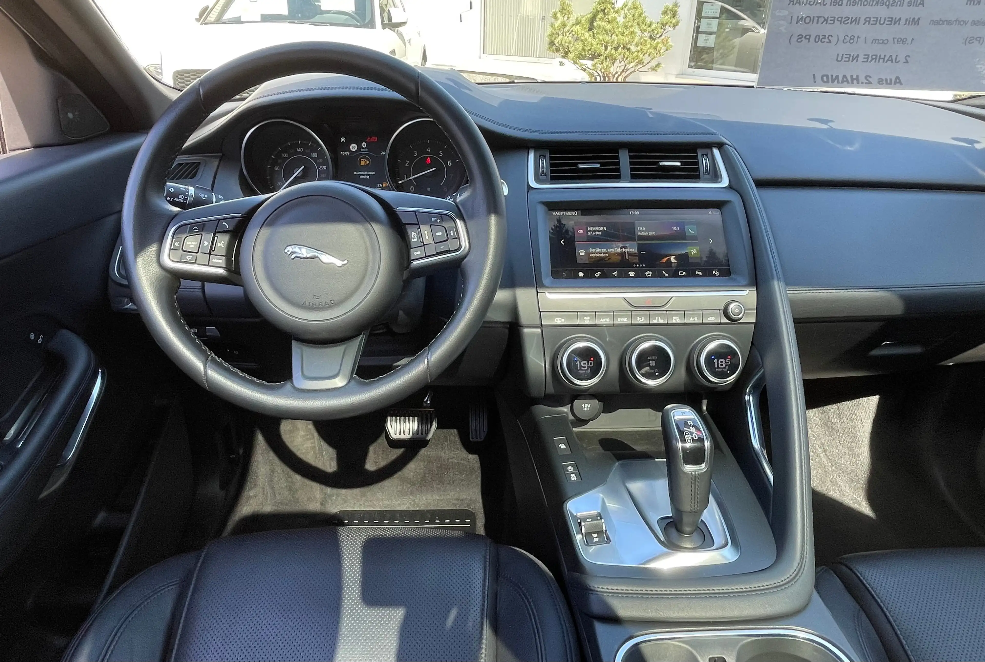 Jaguar E-Pace E-Pace P250 AWD "BLACK PACK"+Panorama+KAMERA+2.Hd — photo 13