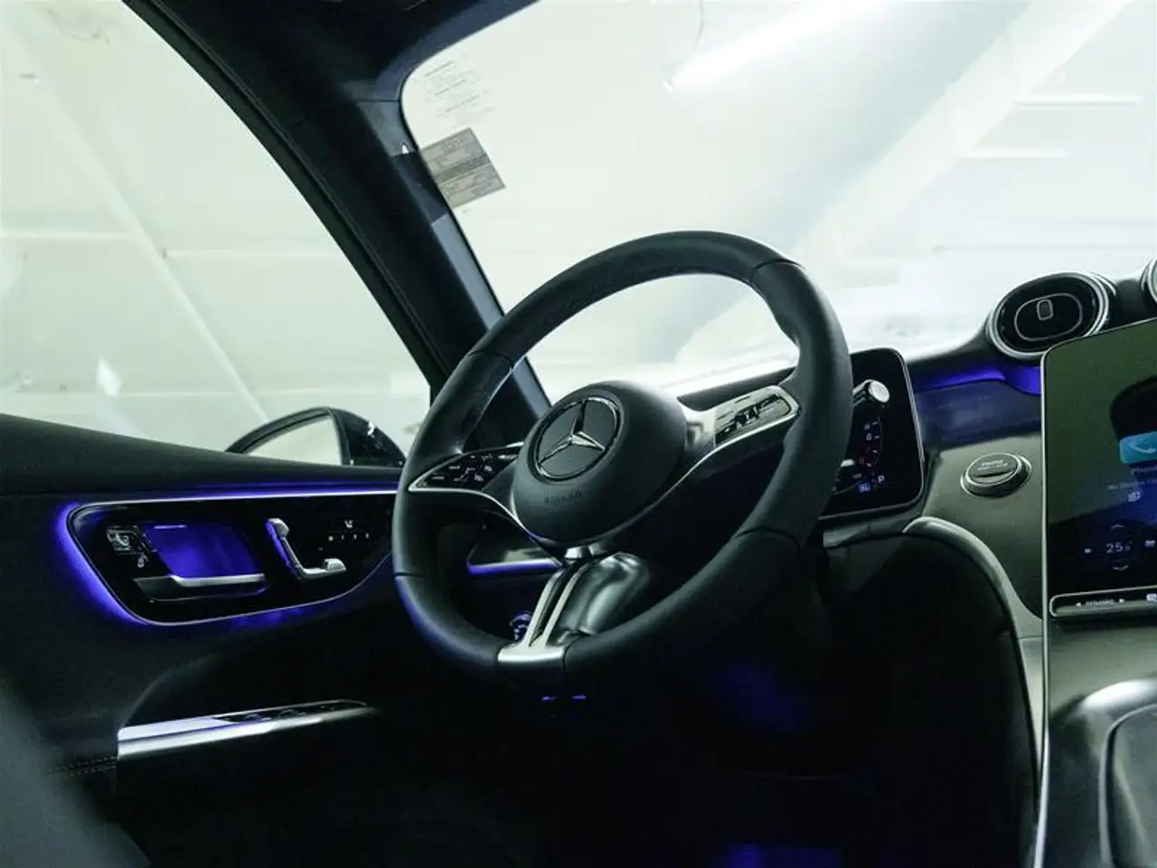 Mercedes-Benz GLC снимка Mercedes-Benz GLC