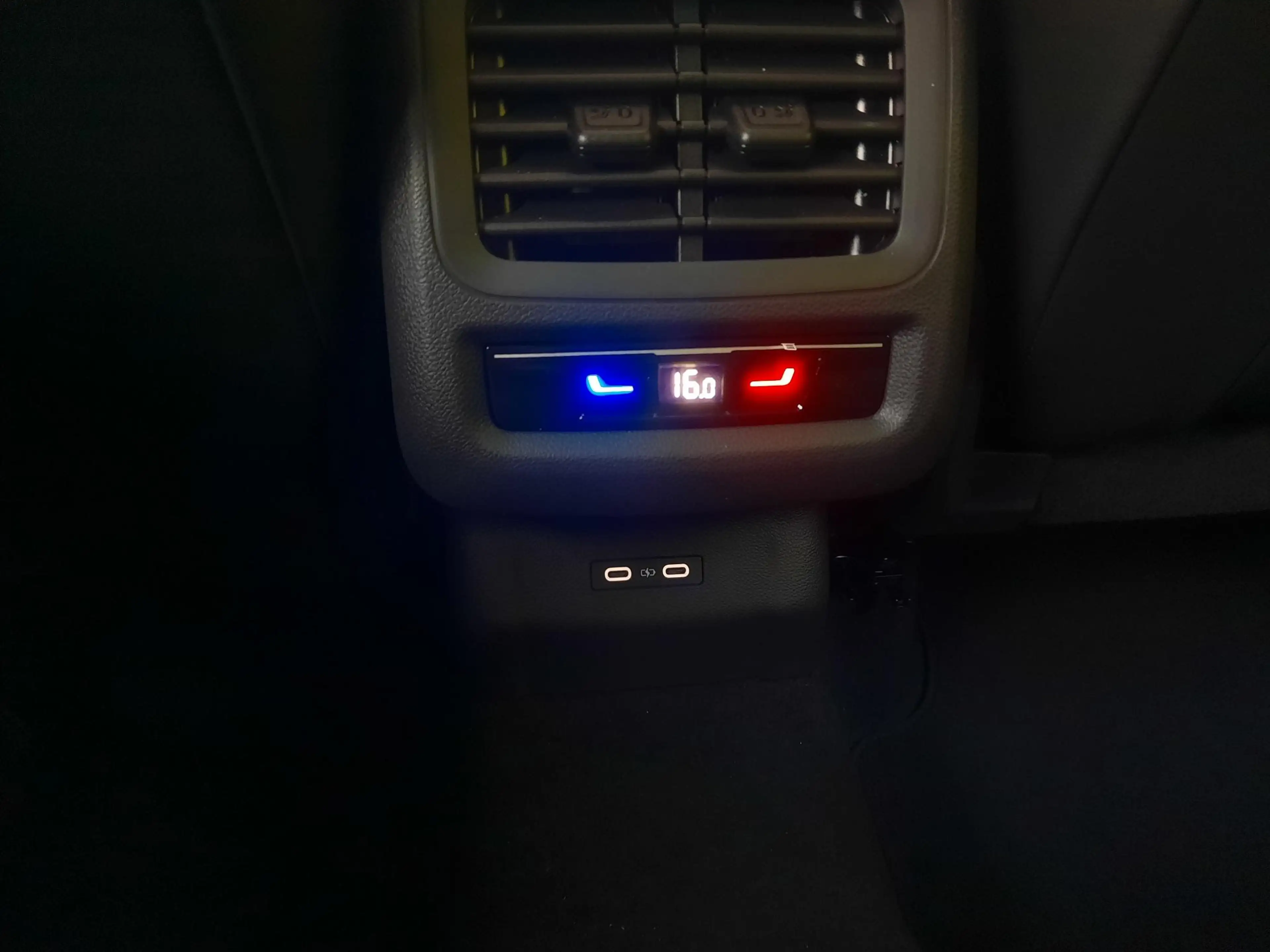 Volkswagen T-Roc 1.5 eTSI 150pk DSG R-Line Blackstyle (Pano,Camera) — photo 18