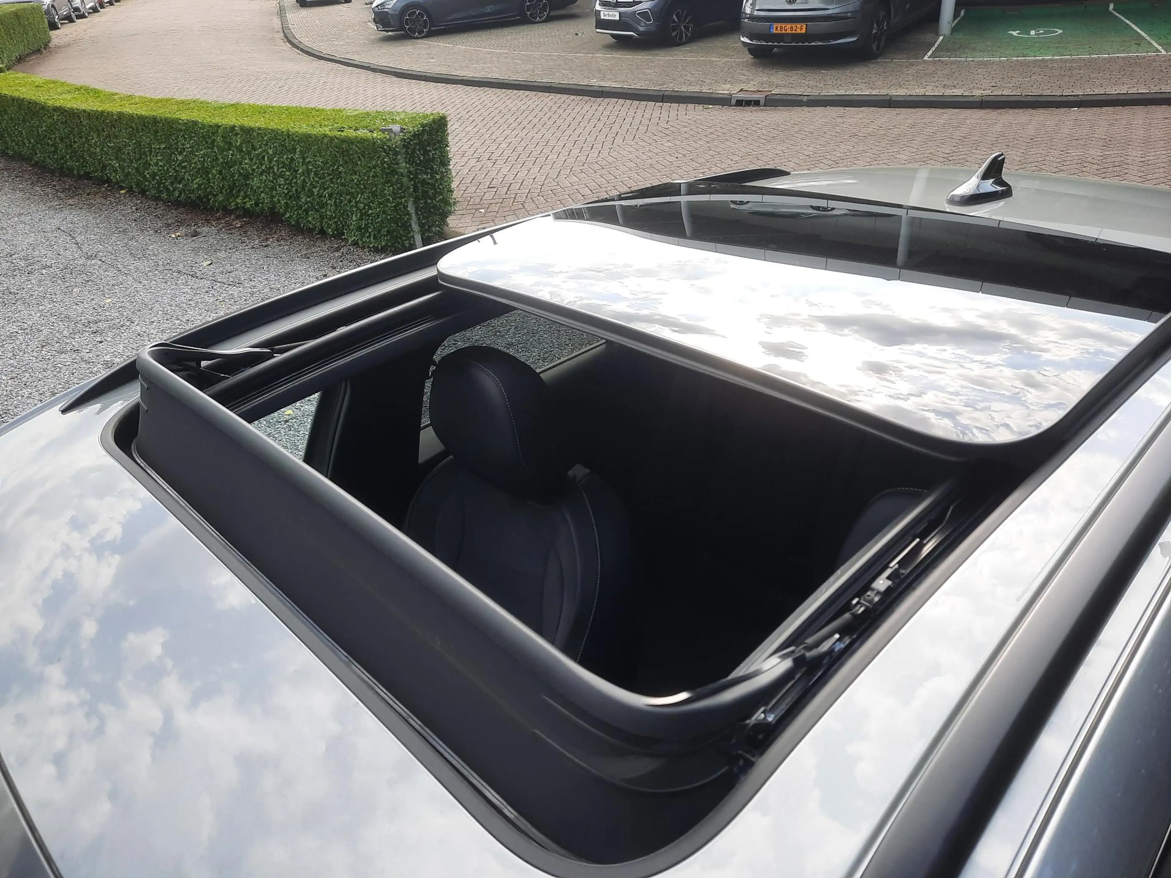 Volkswagen T-Roc 1.5 eTSI 150pk DSG R-Line Blackstyle (Pano,Camera) — photo 2