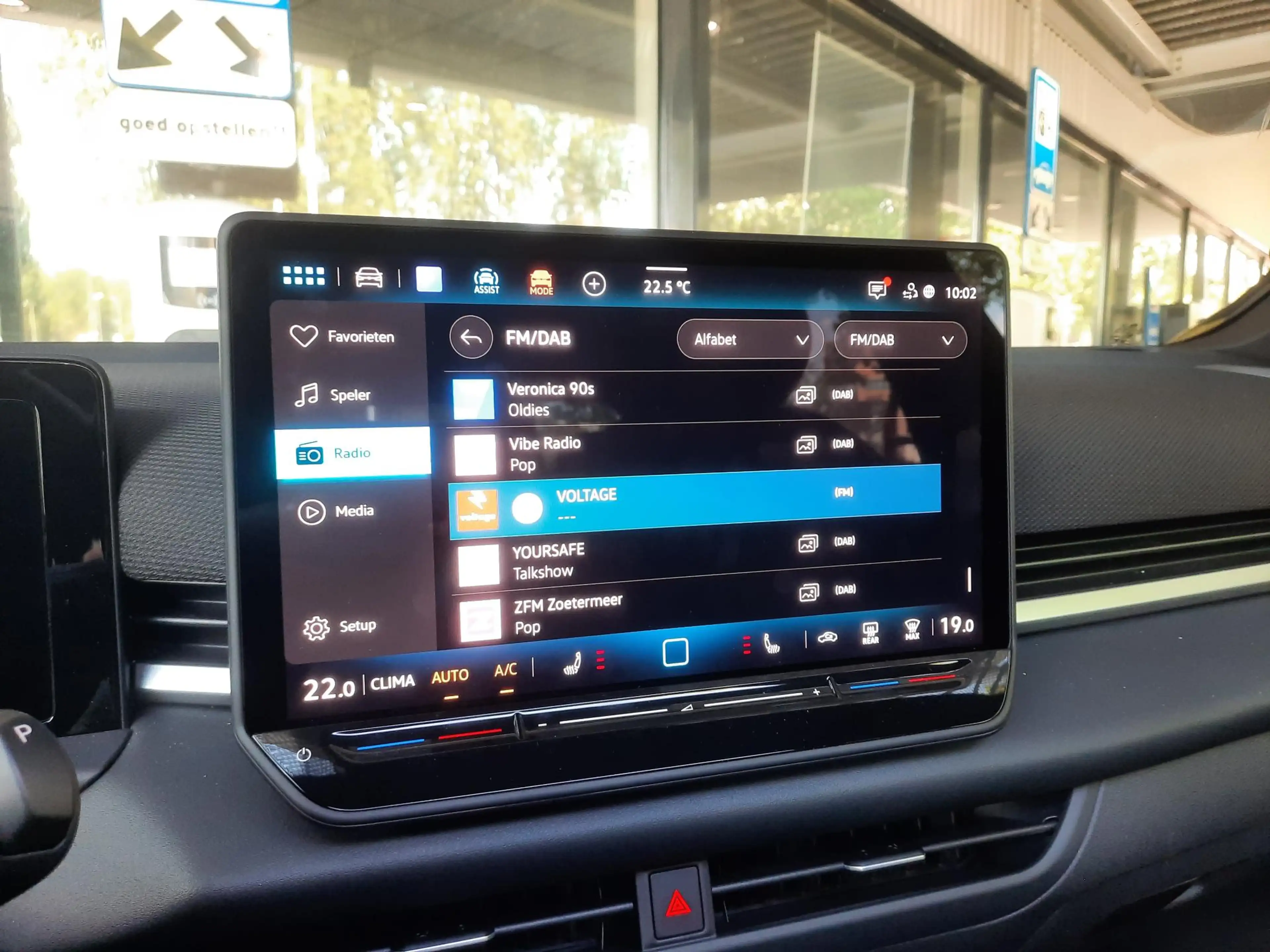 Volkswagen T-Roc 1.5 eTSI 150pk DSG R-Line Blackstyle (Pano,Camera) — photo 21