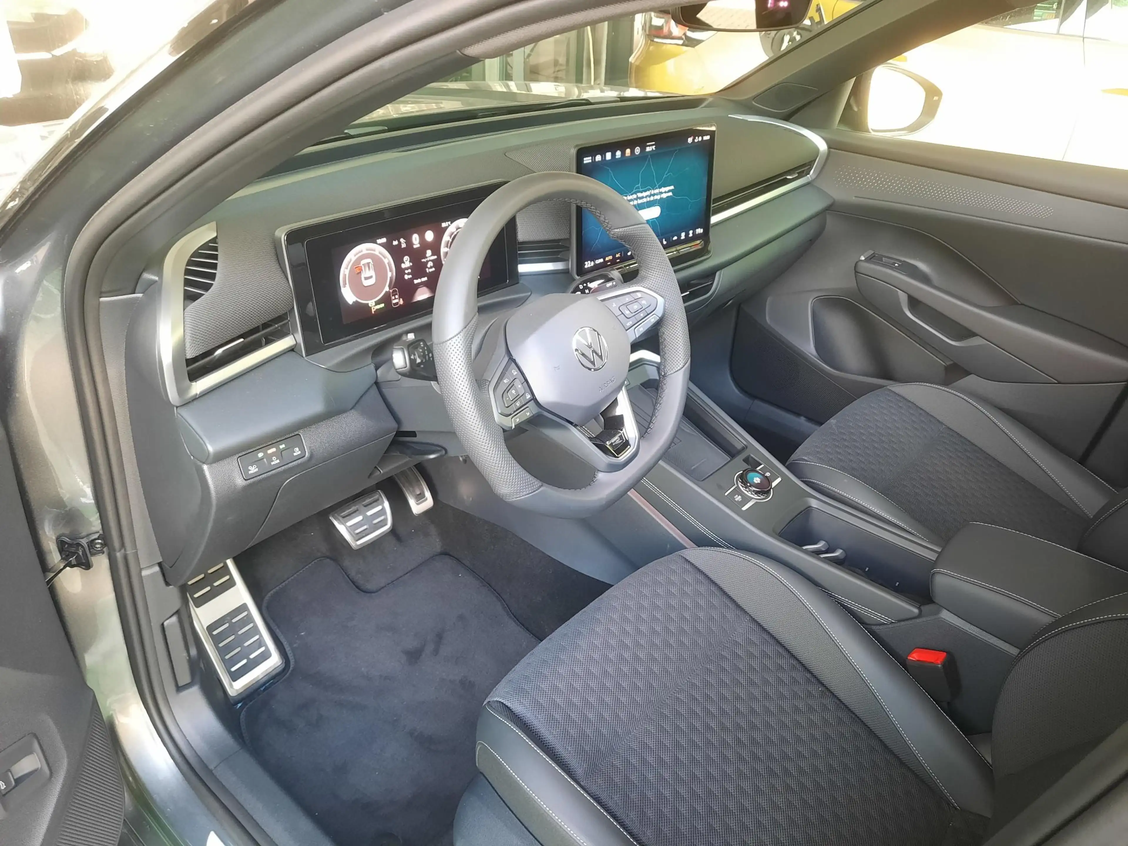 Volkswagen T-Roc 1.5 eTSI 150pk DSG R-Line Blackstyle (Pano,Camera) — photo 9