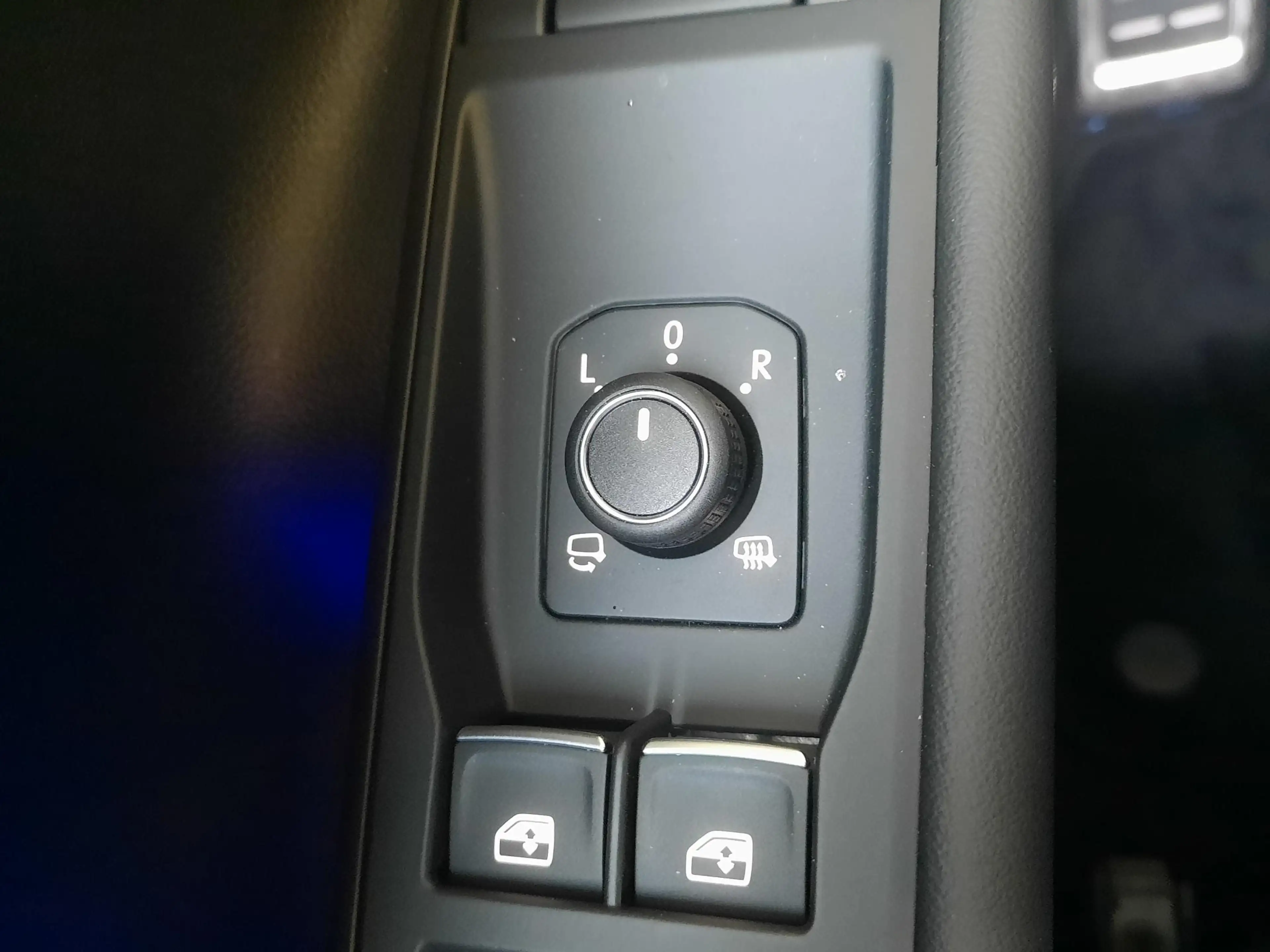 Volkswagen T-Roc 1.5 eTSI 150pk DSG R-Line Blackstyle (Pano,Camera) — photo 17