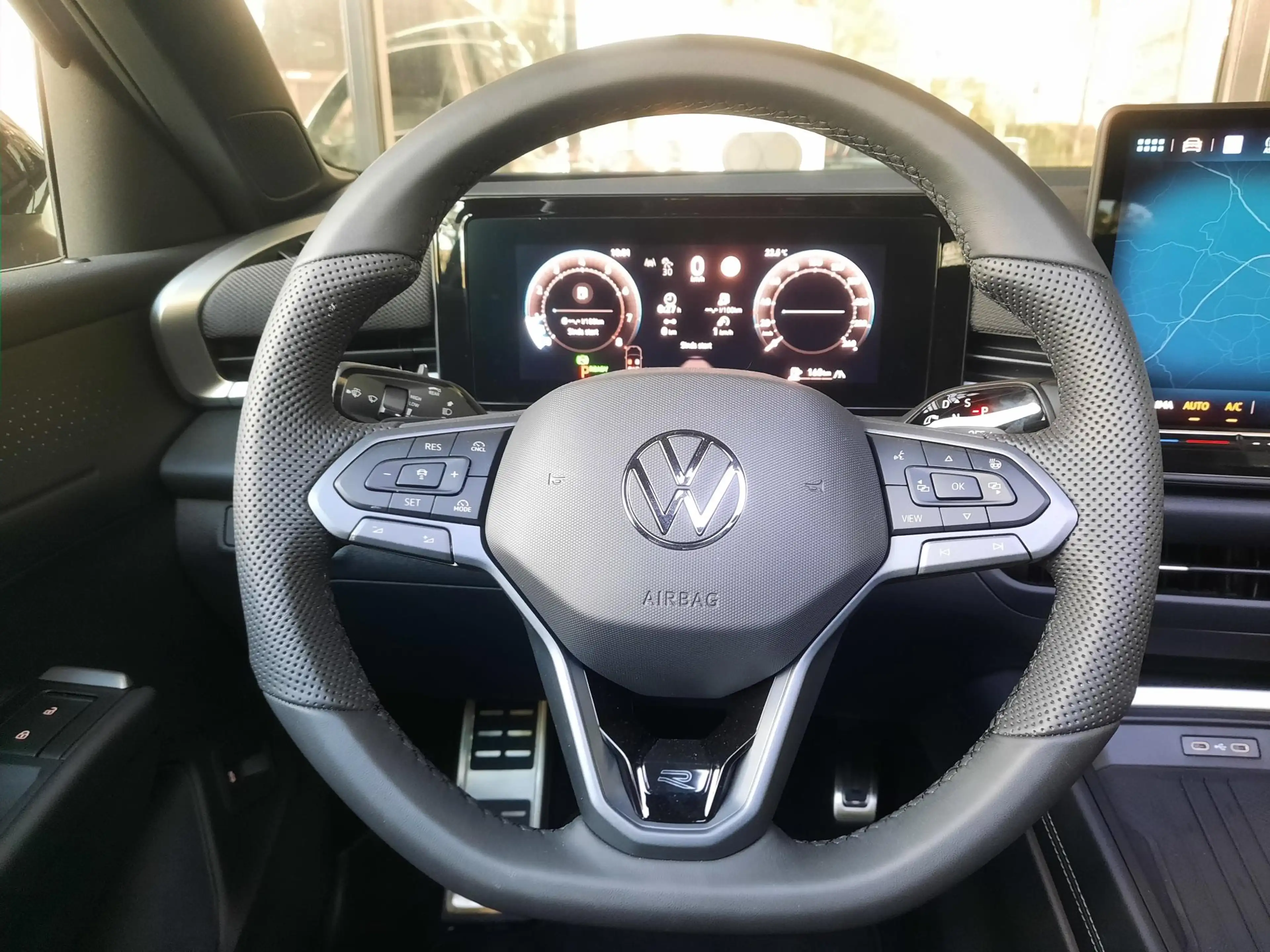 Volkswagen T-Roc 1.5 eTSI 150pk DSG R-Line Blackstyle (Pano,Camera) — photo 13