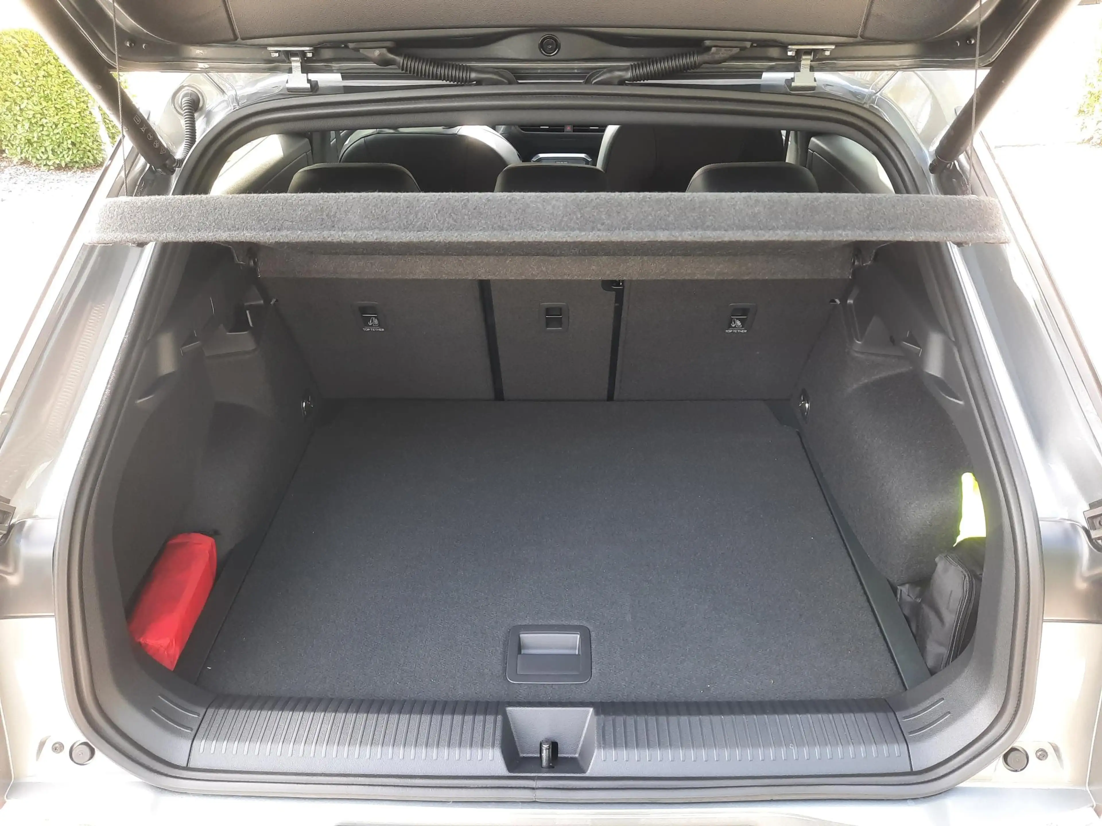 Volkswagen T-Roc 1.5 eTSI 150pk DSG R-Line Blackstyle (Pano,Camera) — photo 32