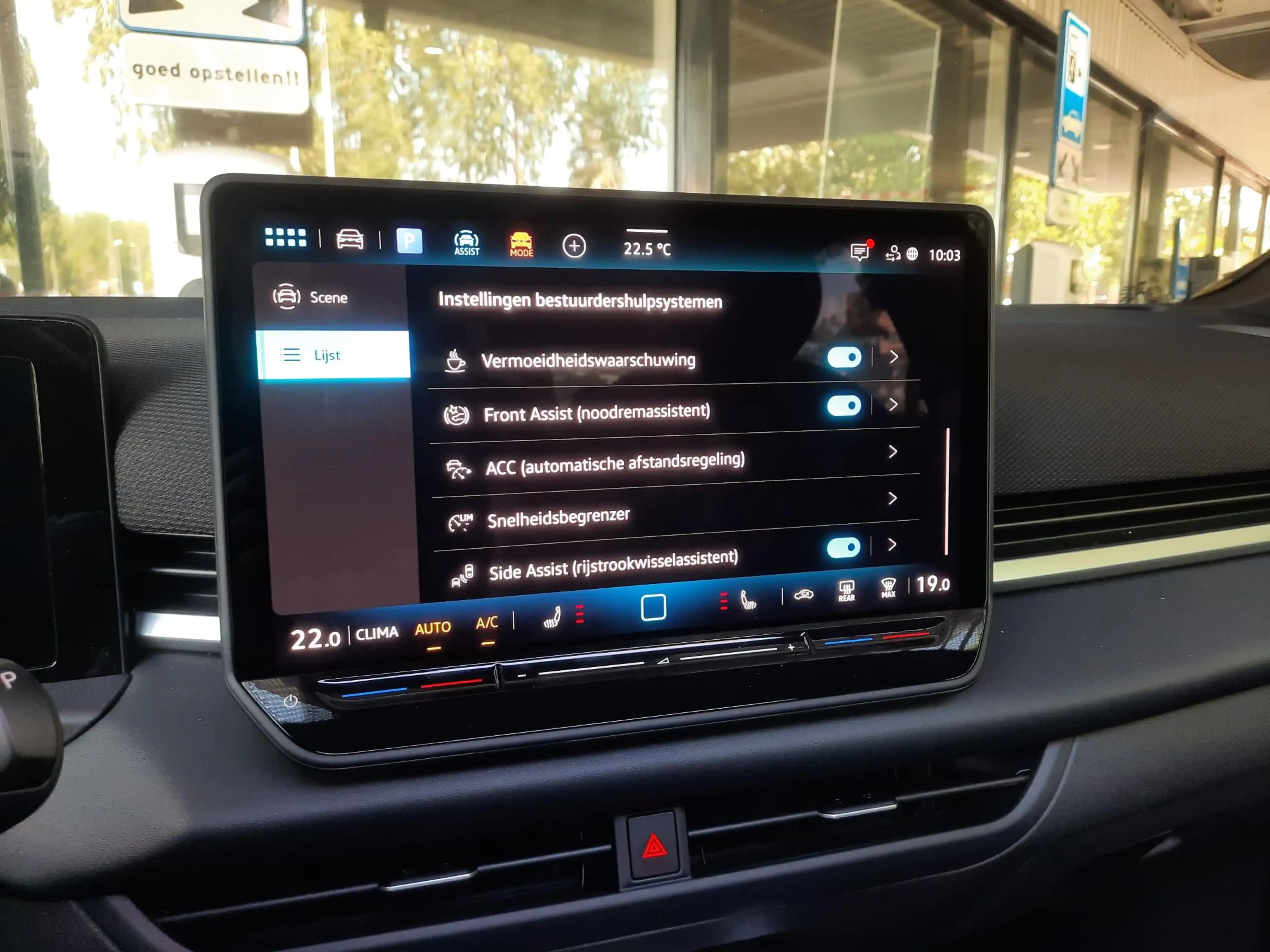 Volkswagen T-Roc 1.5 eTSI 150pk DSG R-Line Blackstyle (Pano,Camera) — photo 19