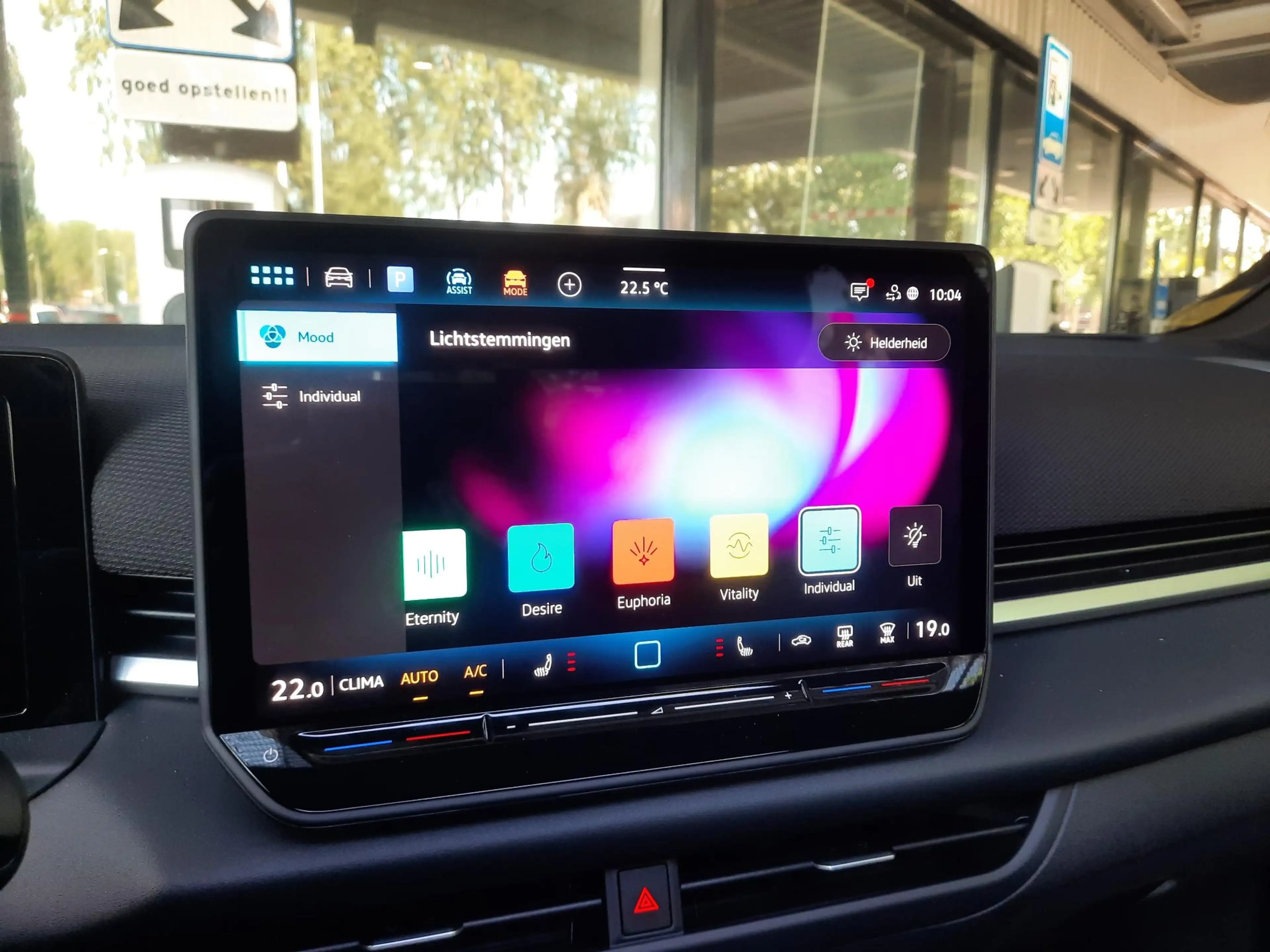Volkswagen T-Roc 1.5 eTSI 150pk DSG R-Line Blackstyle (Pano,Camera) — photo 23
