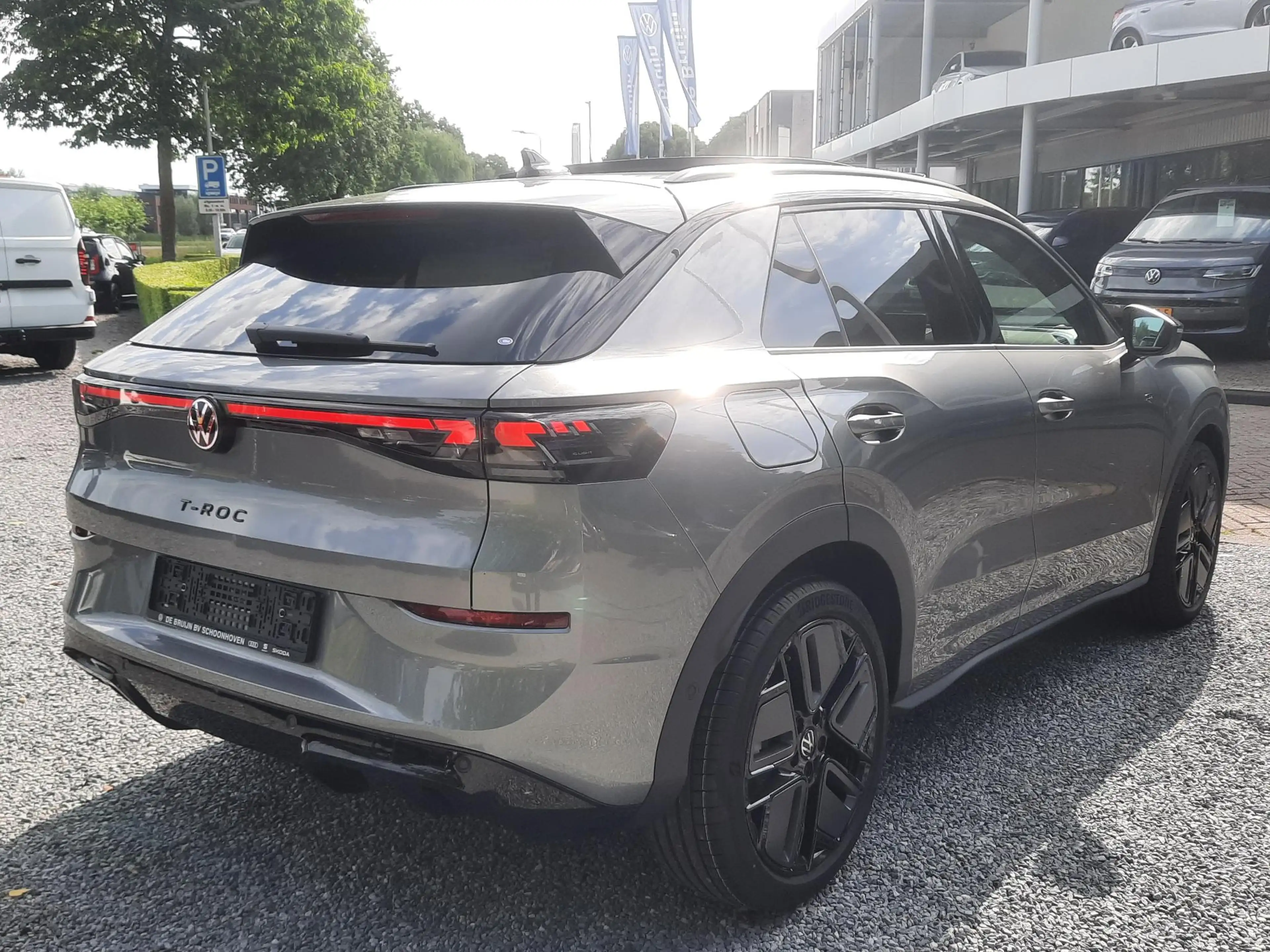 Volkswagen T-Roc 1.5 eTSI 150pk DSG R-Line Blackstyle (Pano,Camera) — photo 6