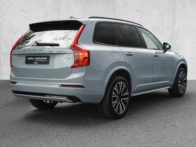 Volvo XC90 view 4
