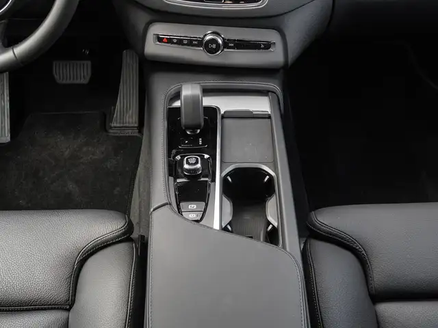 Volvo XC90 view 15