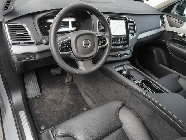 Volvo XC90 view 10