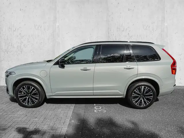 Volvo XC90 view 5