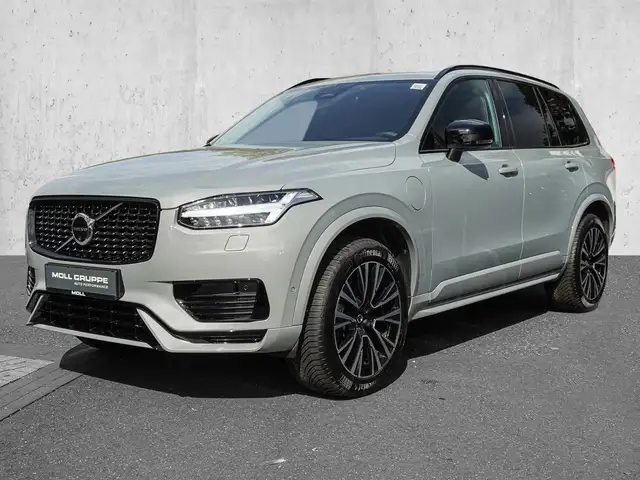 Volvo XC90 view 2
