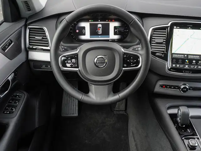 Volvo XC90 view 12