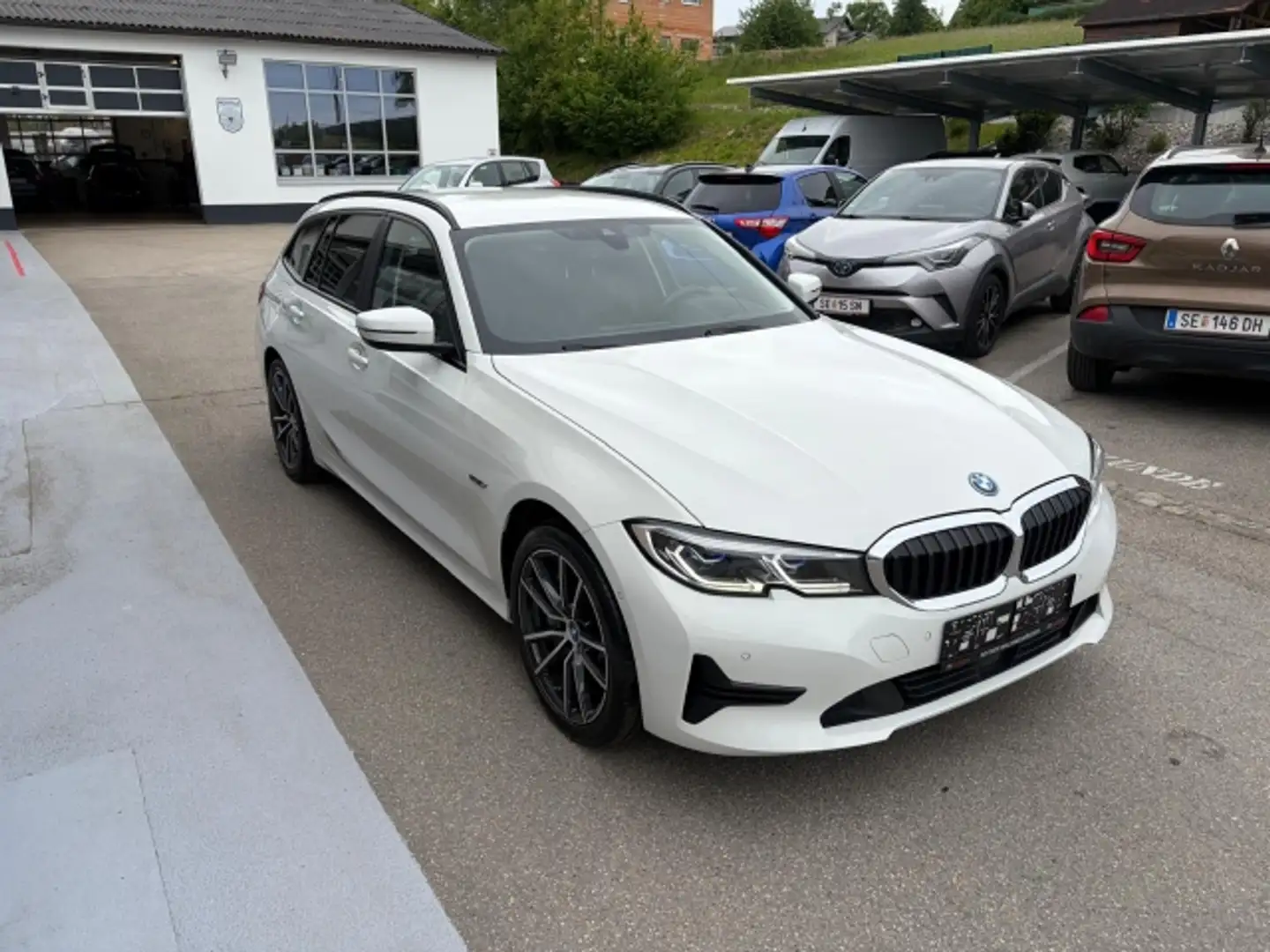 BMW 330 330e xDrive Touring Weiß - 2