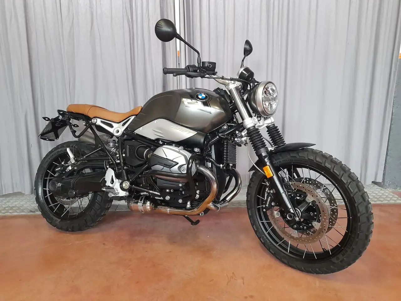 BMW R nineT