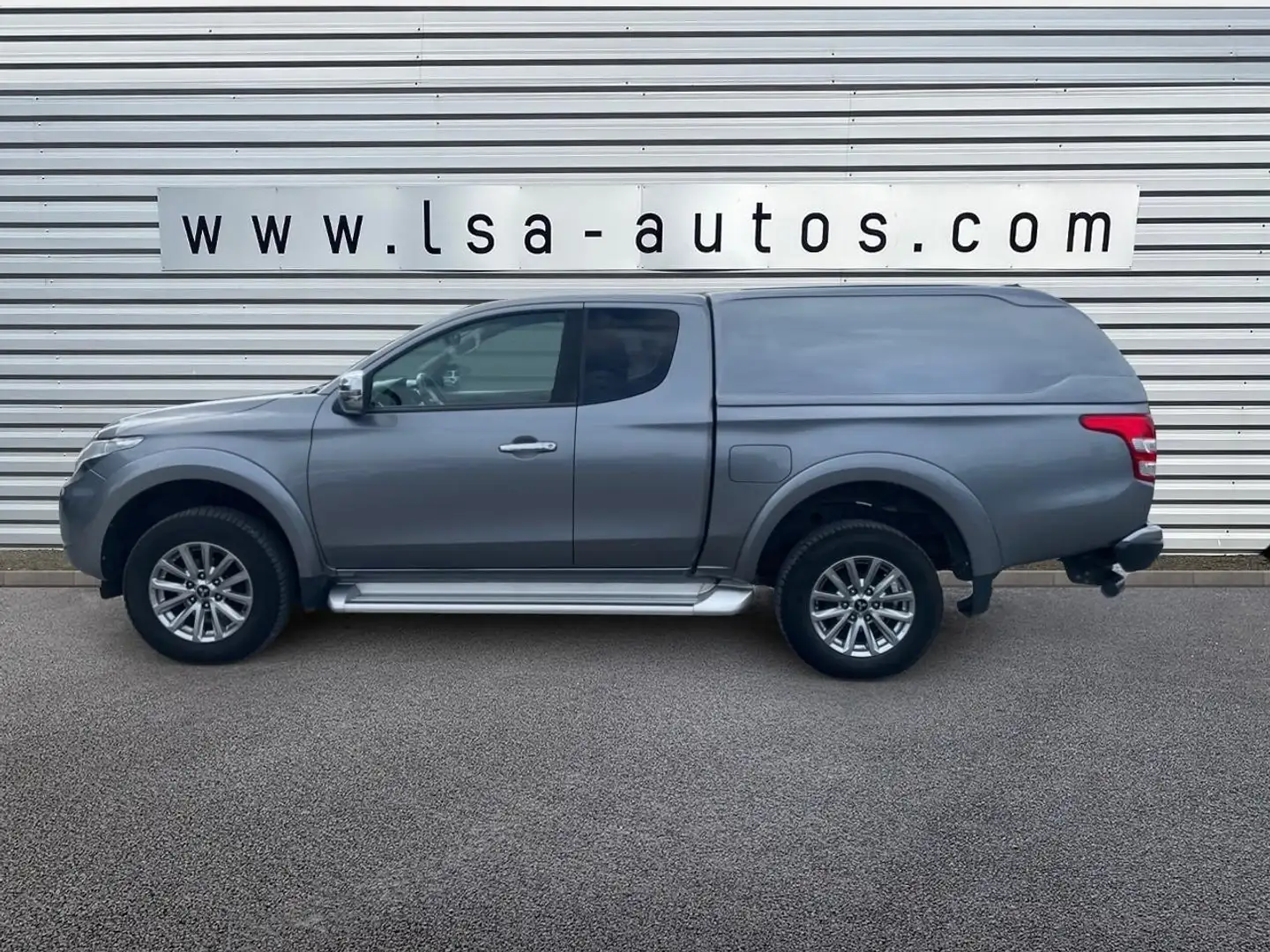 Mitsubishi PICK UP 2.4 DI-D 181 Intense Grau - 2
