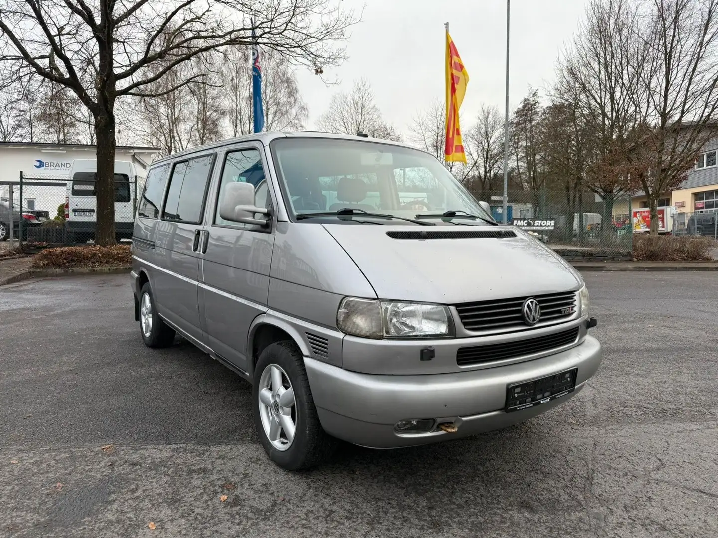 Volkswagen T4 Caravelle 2.5 TDI*8Fach*ServiceVoll*7Sitzer* Silber - 1