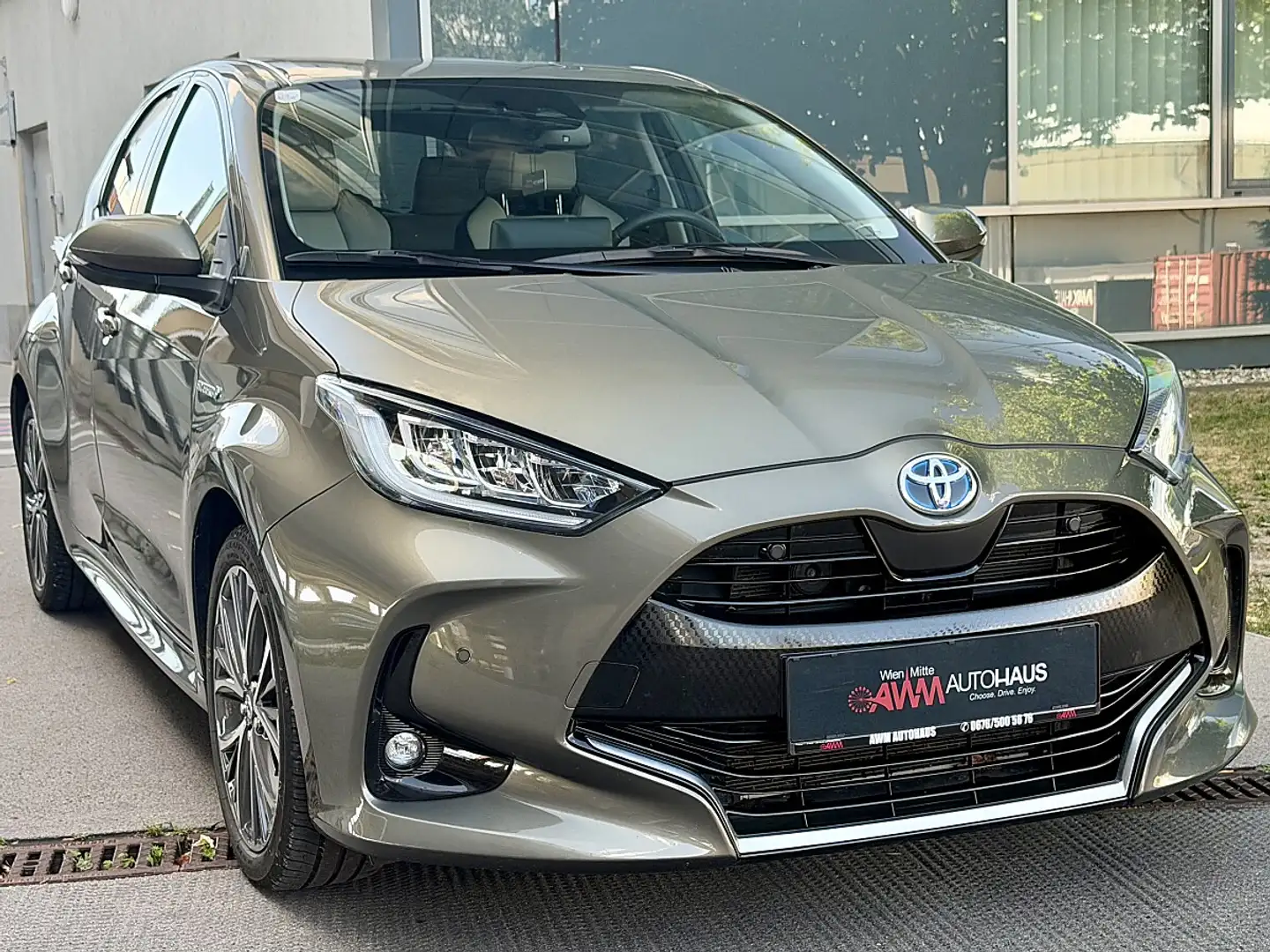 Toyota Yaris 1,5 Hybrid Lounge | HUD | ACC | Navi | Kamera Braun - 2
