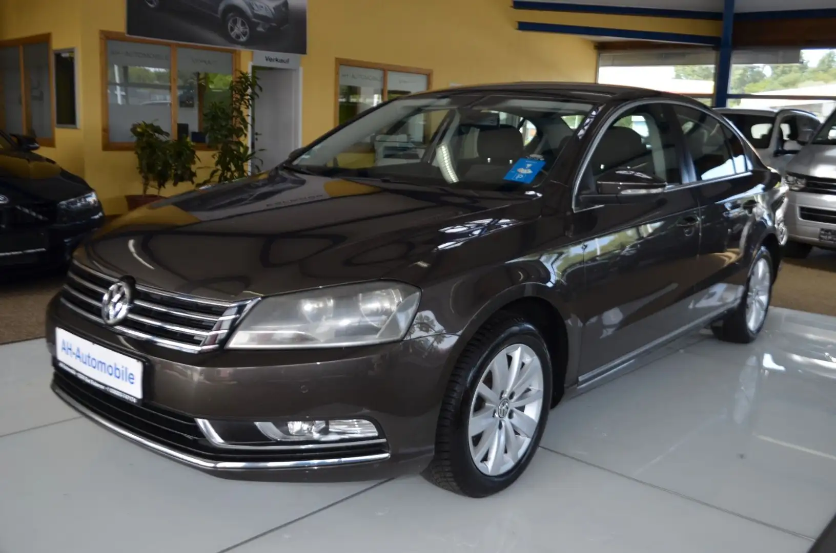 Volkswagen Passat Lim. BlueMotion KLIMAAUTO./ 6.GANG / PDC Braun - 1