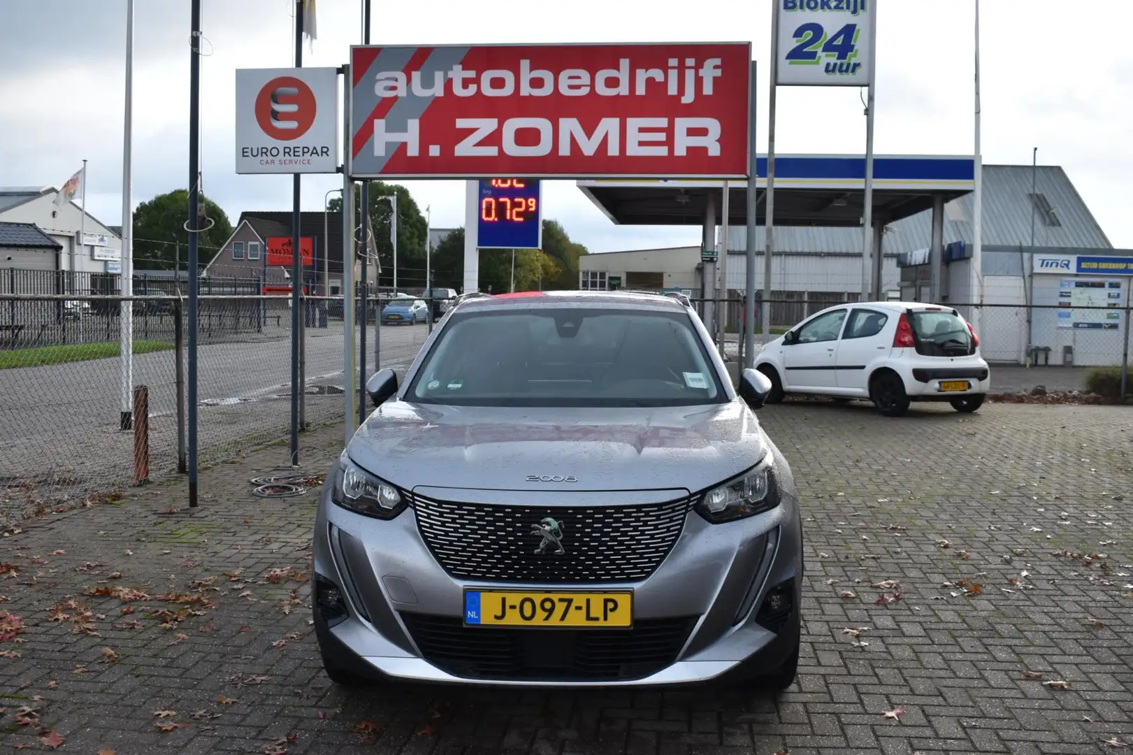 Peugeot e-2008 EV Allure 50 kWh Grijs - 2