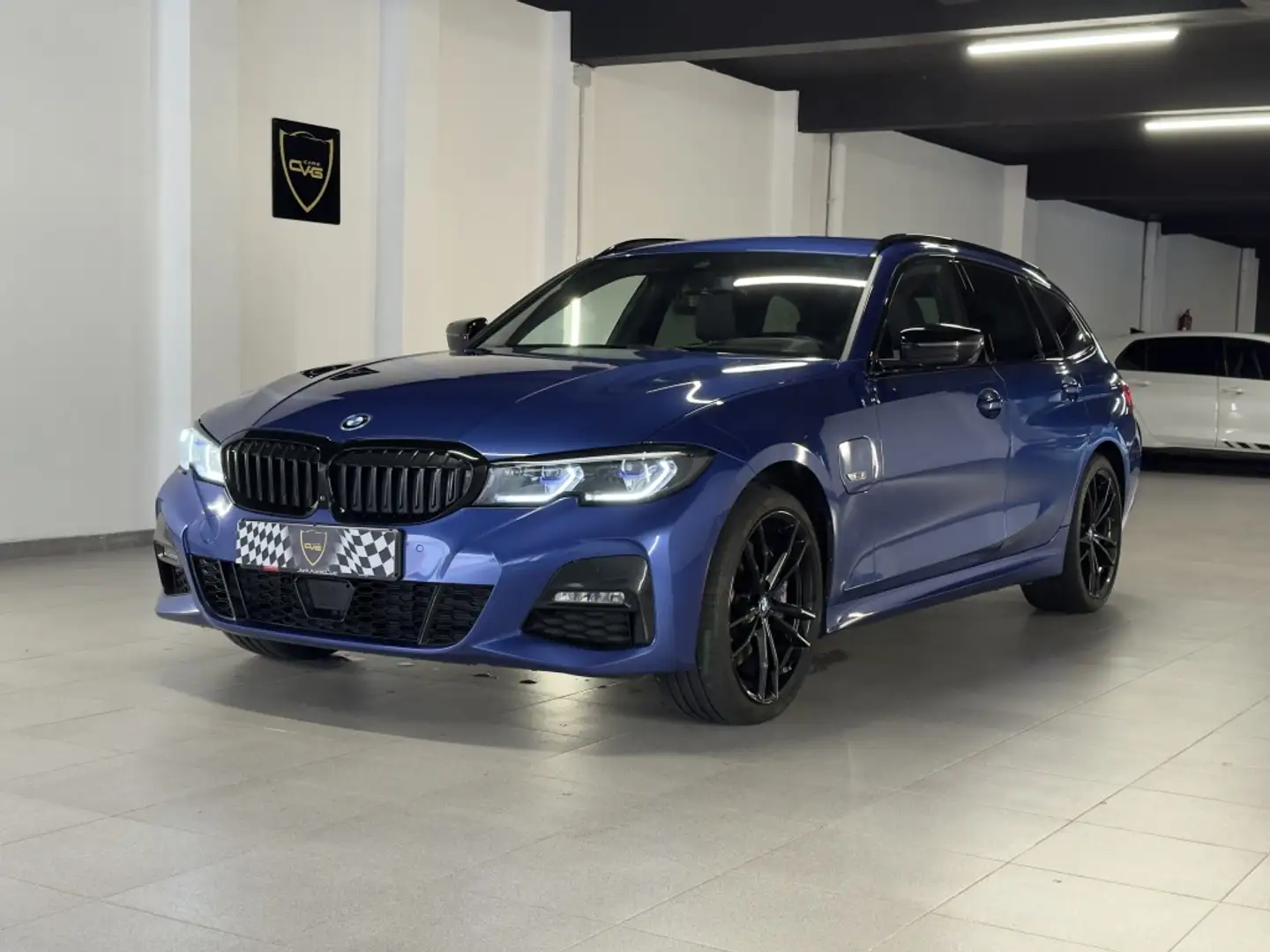 BMW 330 330e xDrive Touring Bleu - 1