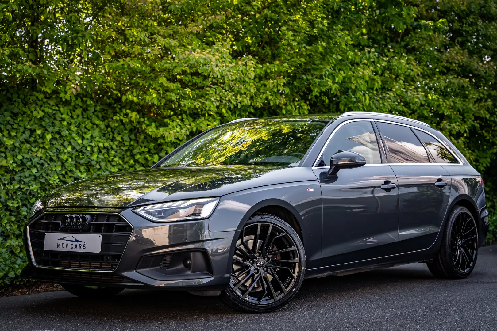 Audi A4 S-LINELOOK Noir - 1