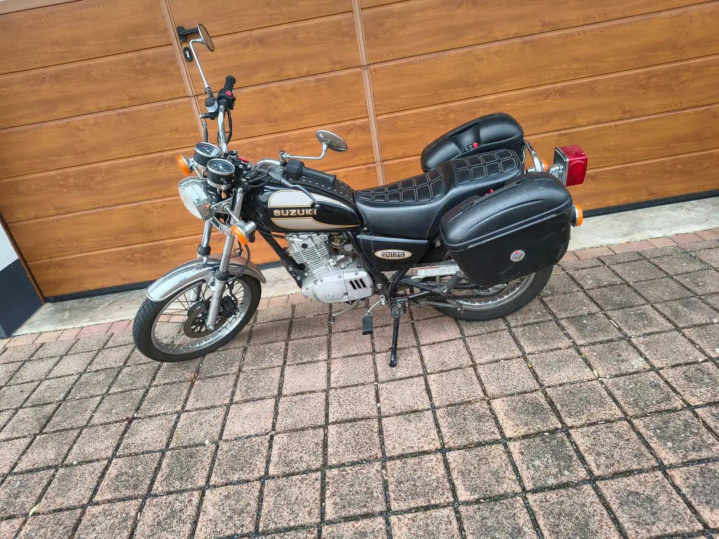 Suzuki GN 125 Black - 1