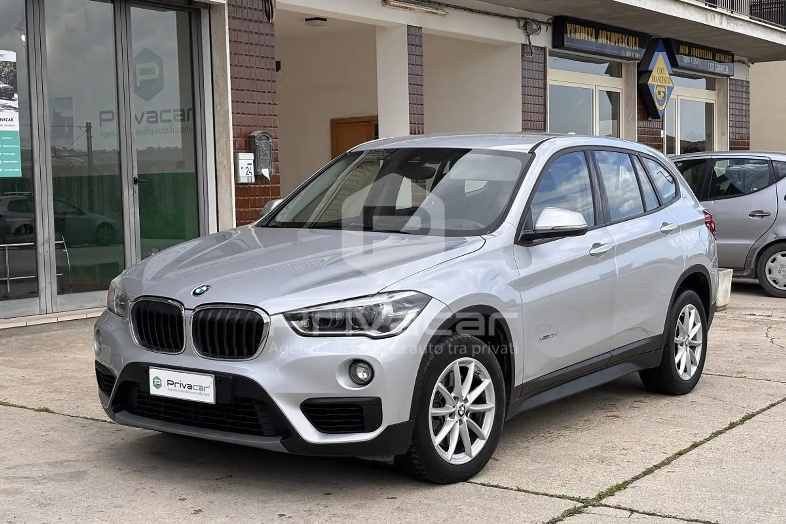 BMW X1 X1 xDrive20d Advantage Silber - 1
