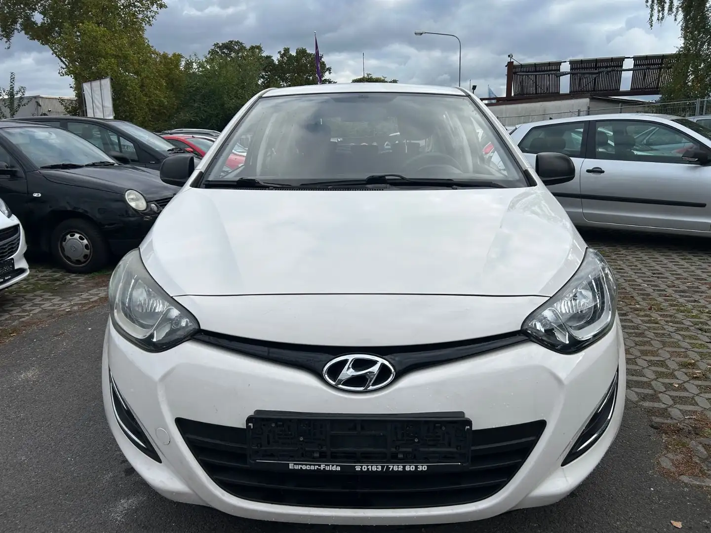Hyundai i20 1.2 *Klima*TÜV 06.2027* 2. Hand Weiß - 1