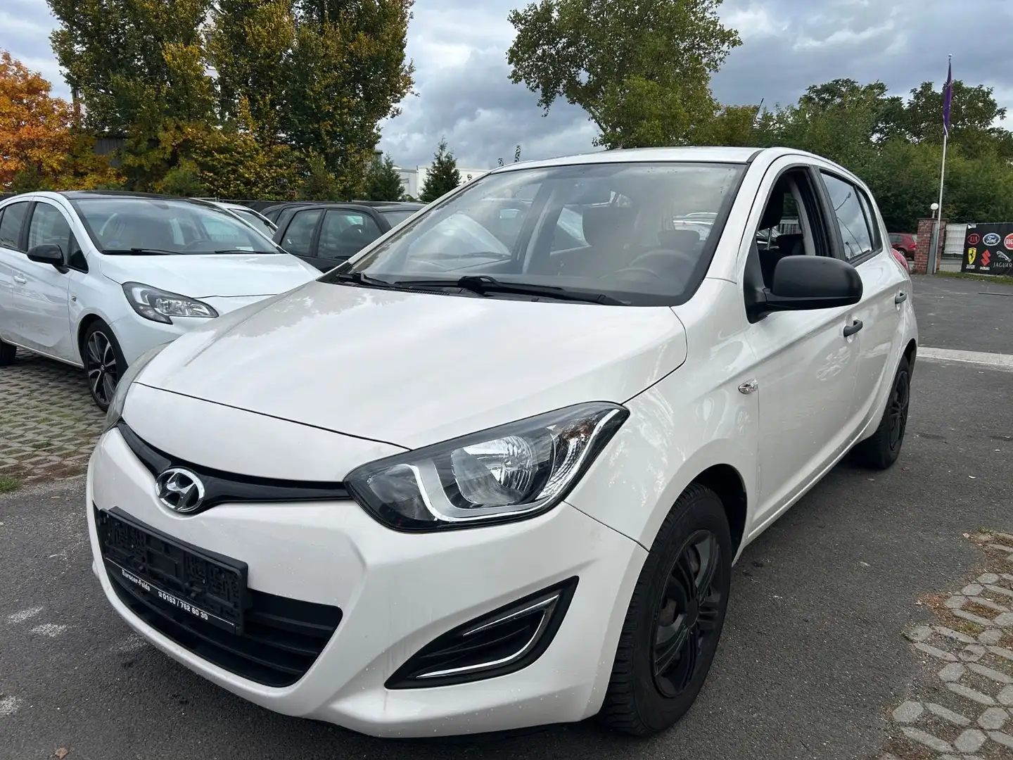 Hyundai i20 1.2 *Klima*TÜV 06.2027* 2. Hand Weiß - 2