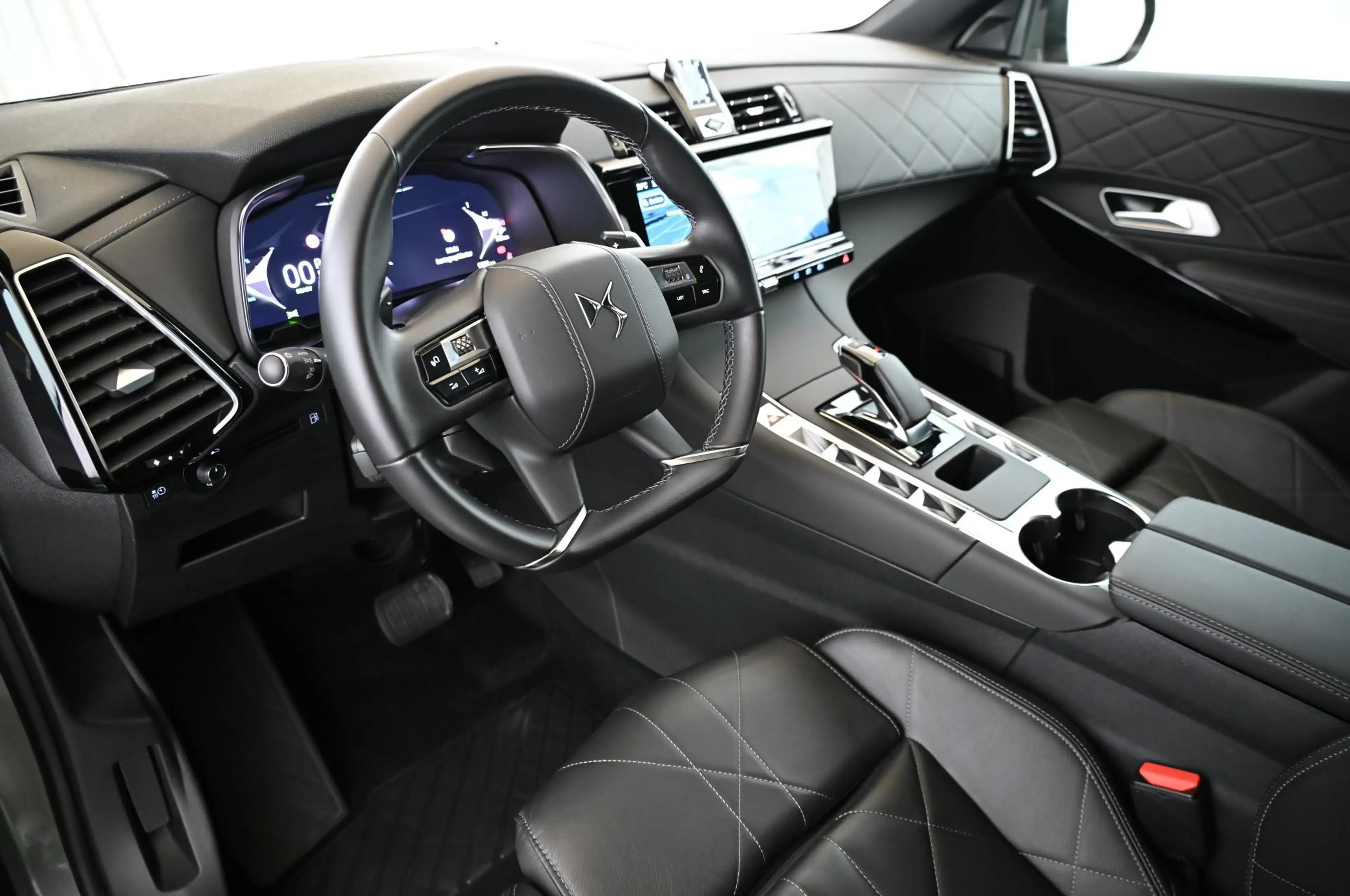 DS Automobiles DS 7 Crossback 1.6 E-TENSE 300 4x4 Rivoli 62.000 EUR — photo 12