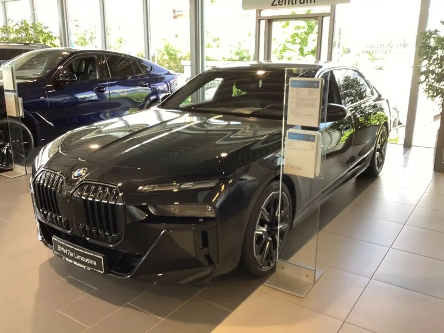 BMW 740 d xDrive Limousine M Sportpaket Schwarz - 2